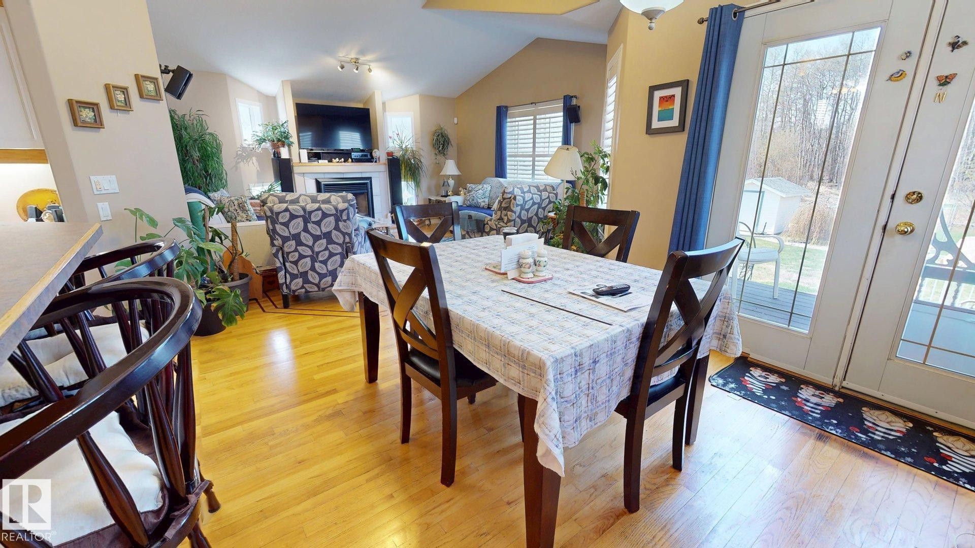29 Second Avenue, Ardrossan, AB - Indoor Photo Showing Dining Room