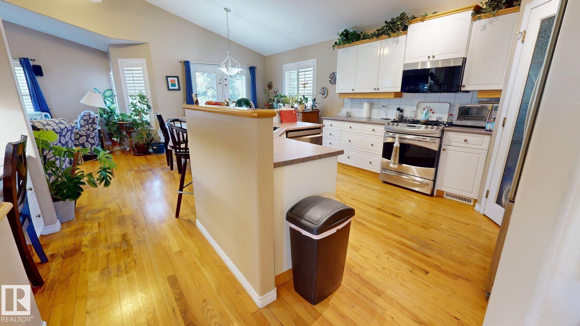 29 Second Avenue, Ardrossan, AB - Indoor Photo Showing Kitchen