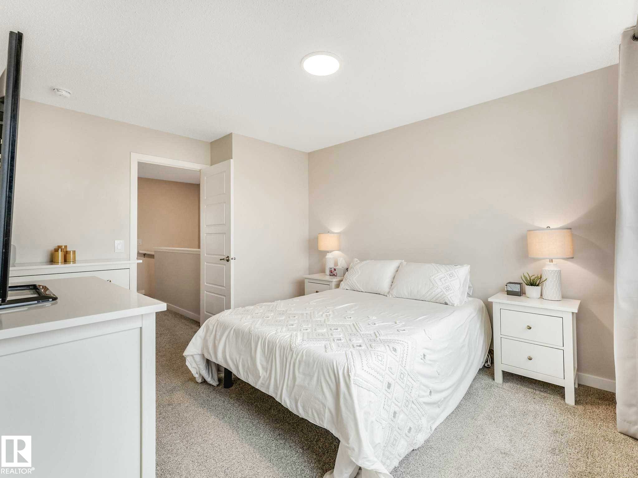 2426 Trumpeter Way, Edmonton, AB - Indoor Photo Showing Bedroom