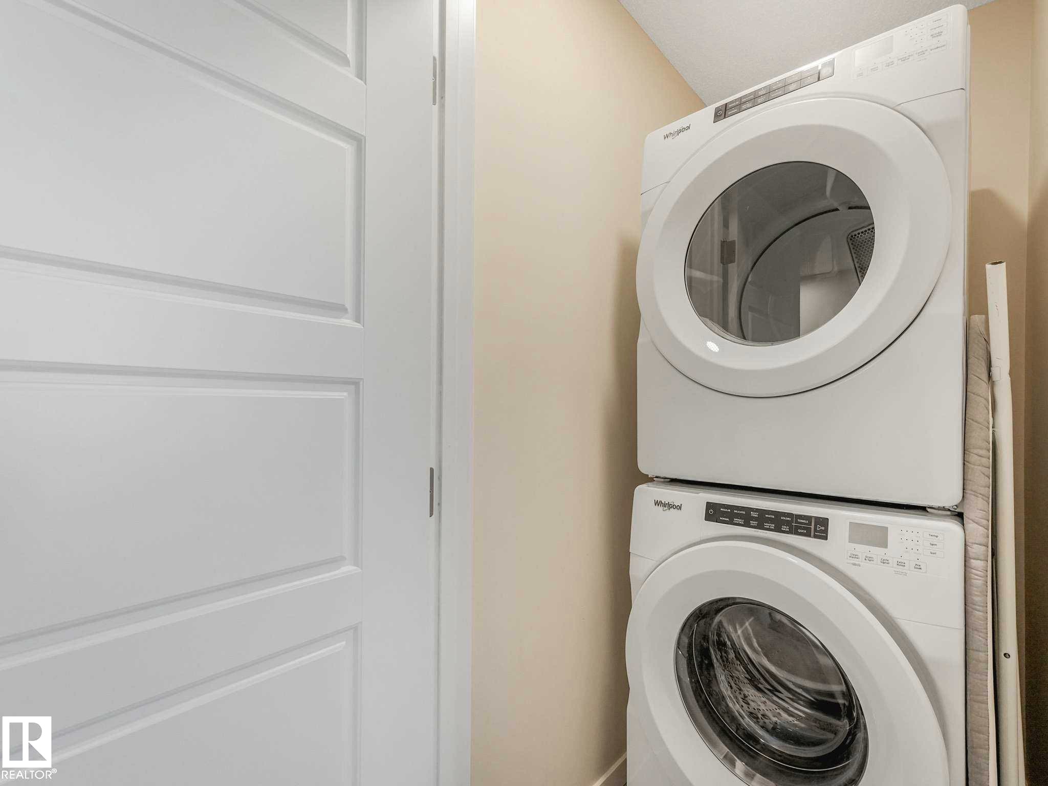 2426 Trumpeter Way, Edmonton, AB - Indoor Photo Showing Laundry Room