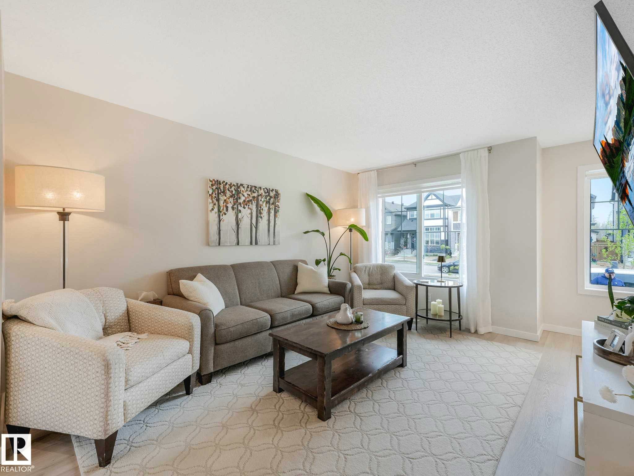 2426 Trumpeter Way, Edmonton, AB - Indoor Photo Showing Living Room