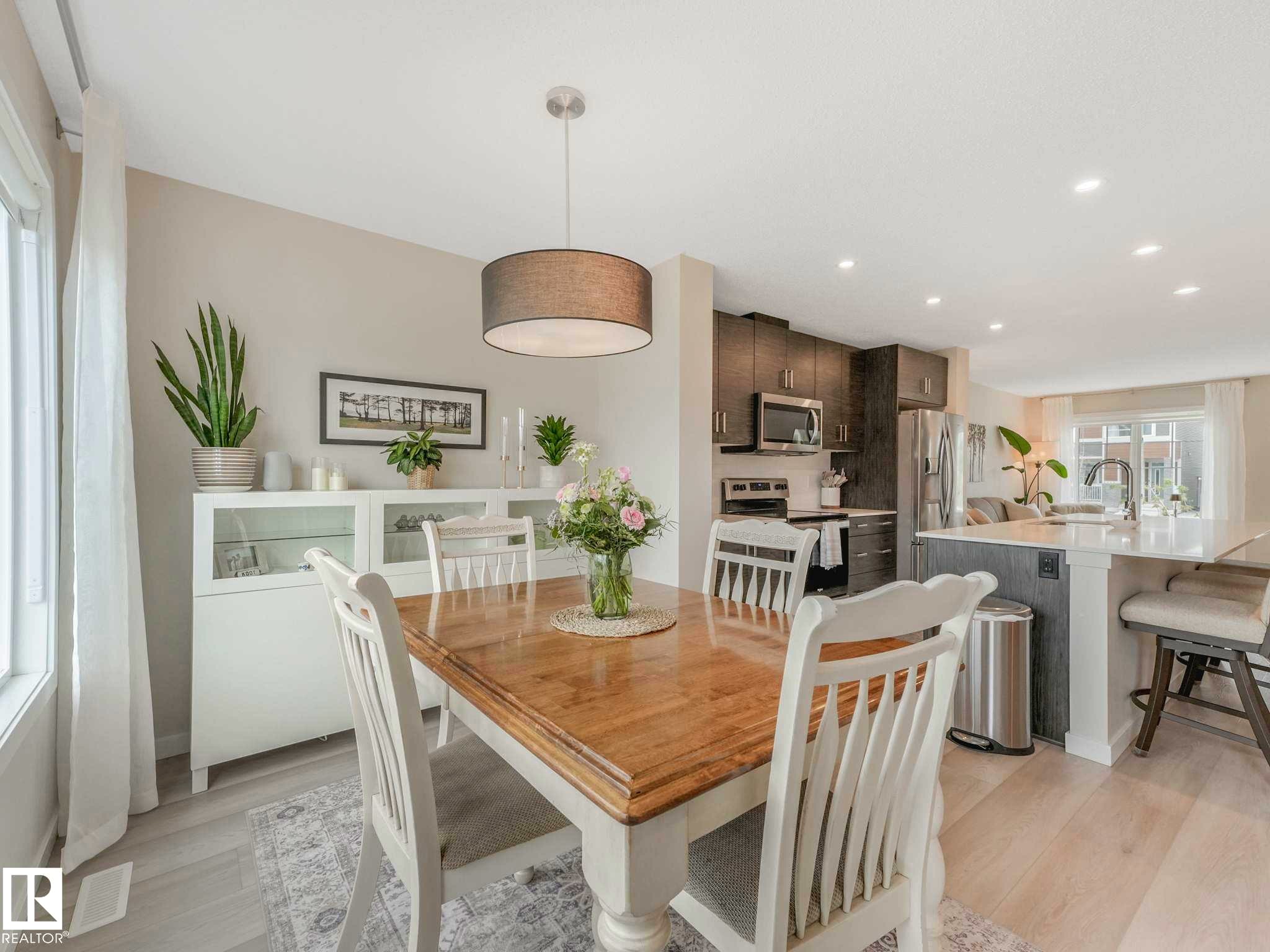 2426 Trumpeter Way, Edmonton, AB - Indoor Photo Showing Dining Room