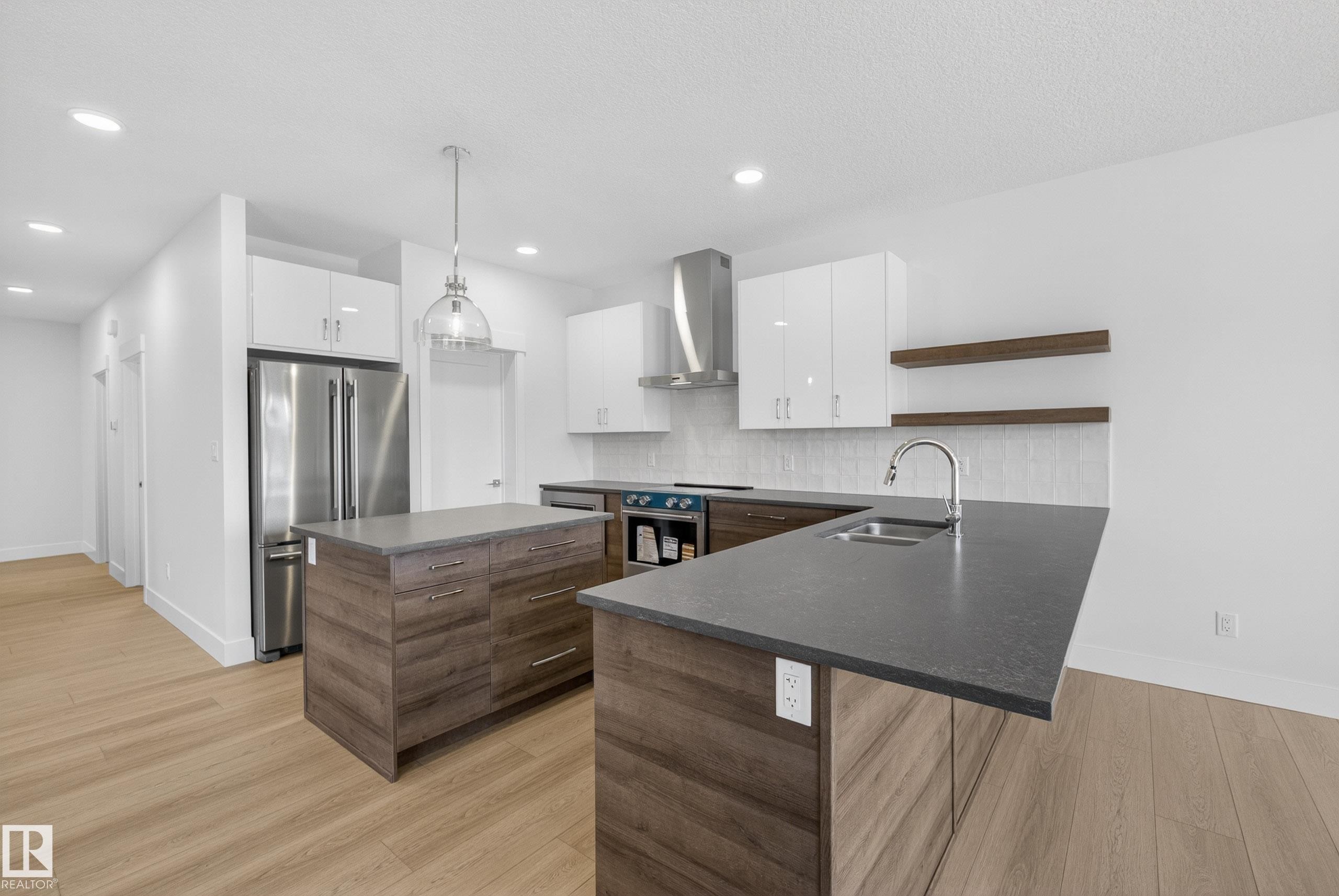 7089 Kiviaq Crescent, Edmonton, AB - Indoor Photo Showing Kitchen With Double Sink With Upgraded Kitchen