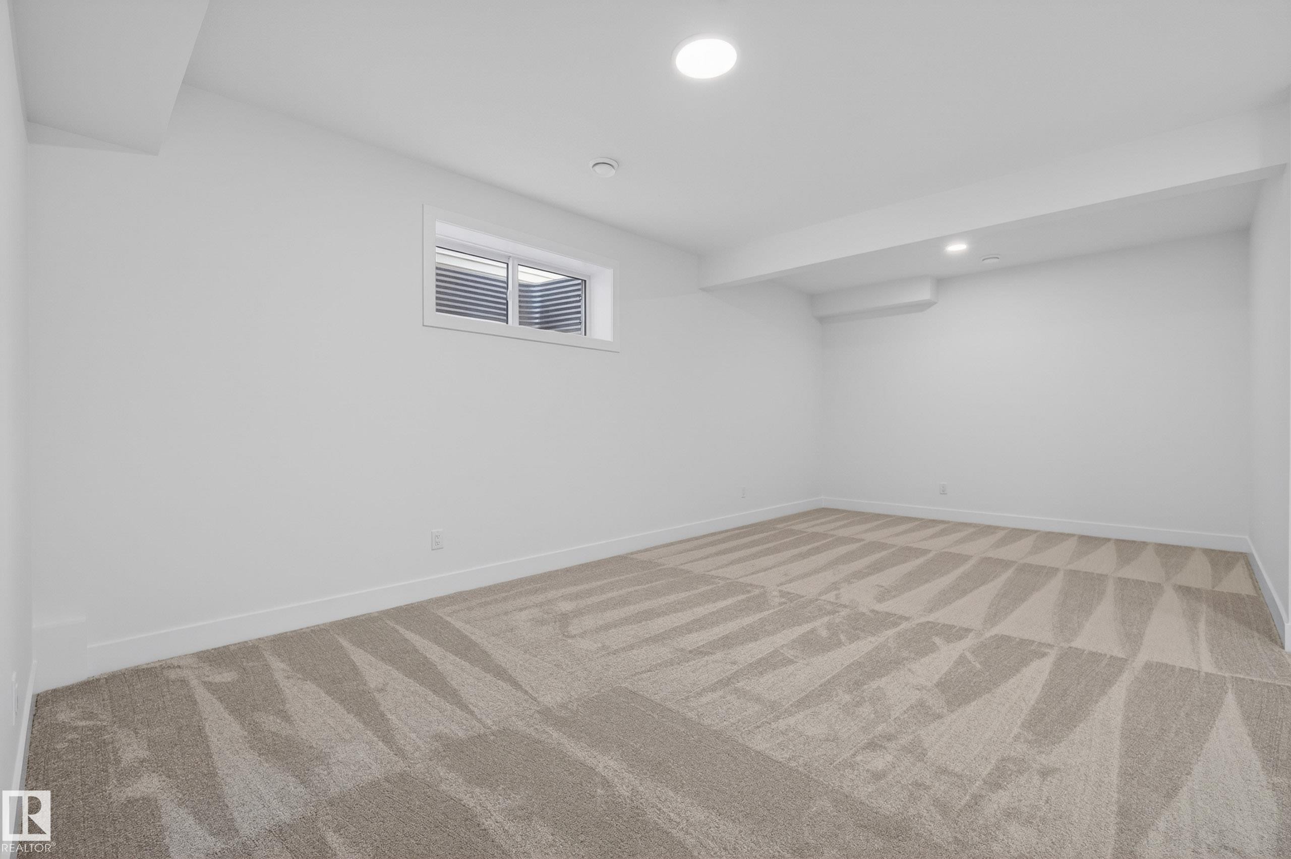 7089 Kiviaq Crescent, Edmonton, AB - Indoor Photo Showing Other Room