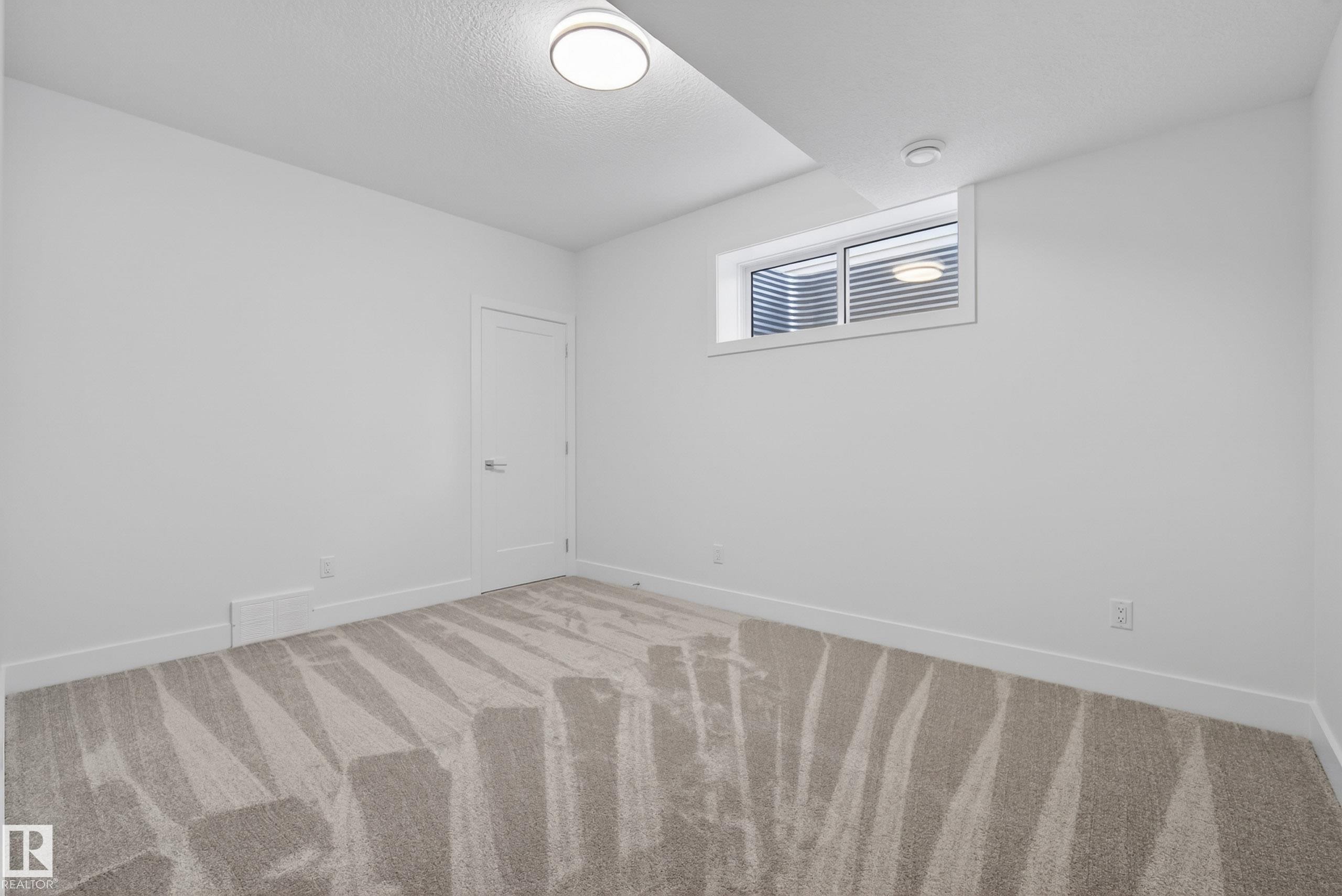 7089 Kiviaq Crescent, Edmonton, AB - Indoor Photo Showing Other Room