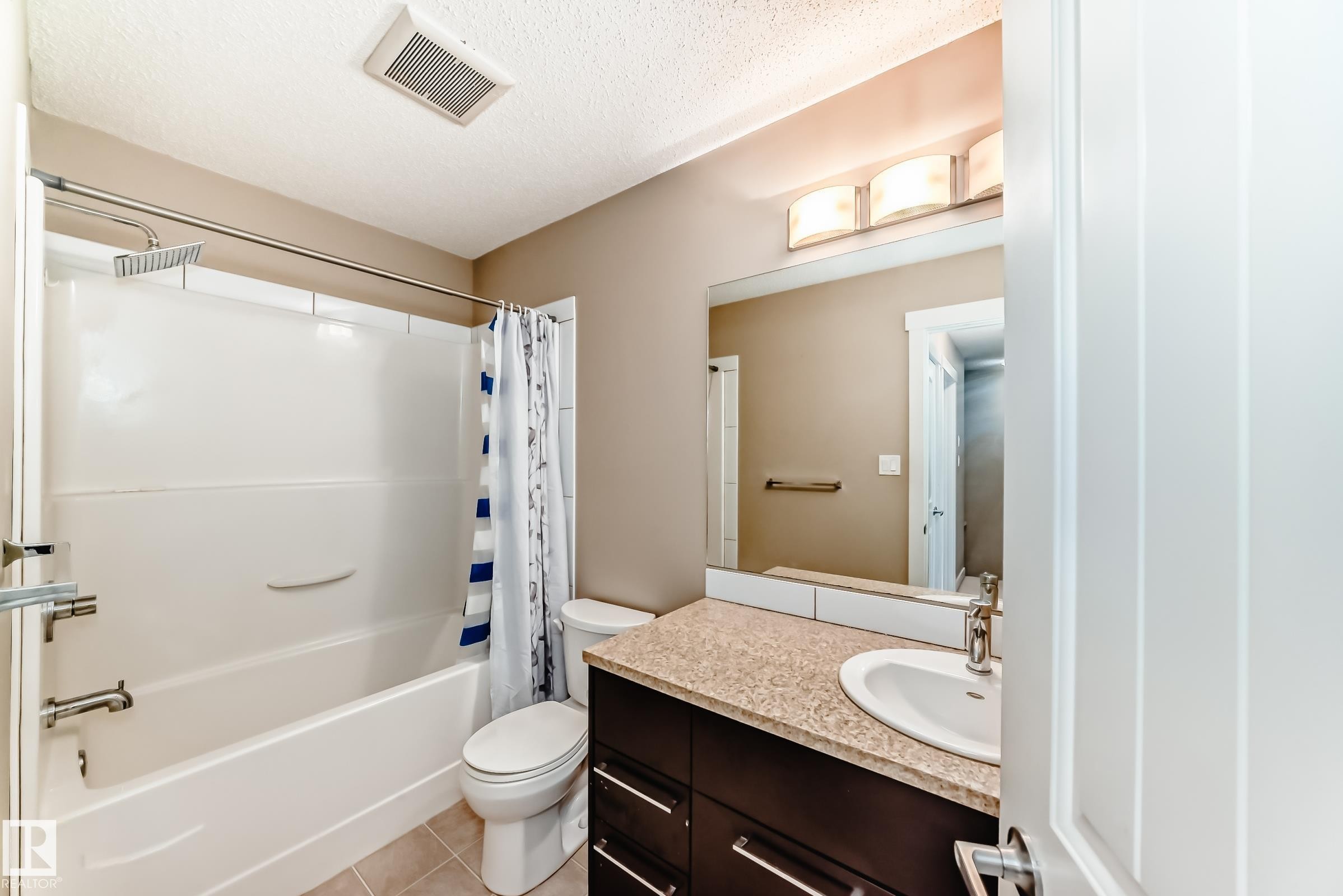 65 8315 180 Avenue, Edmonton, AB - Indoor Photo Showing Bathroom