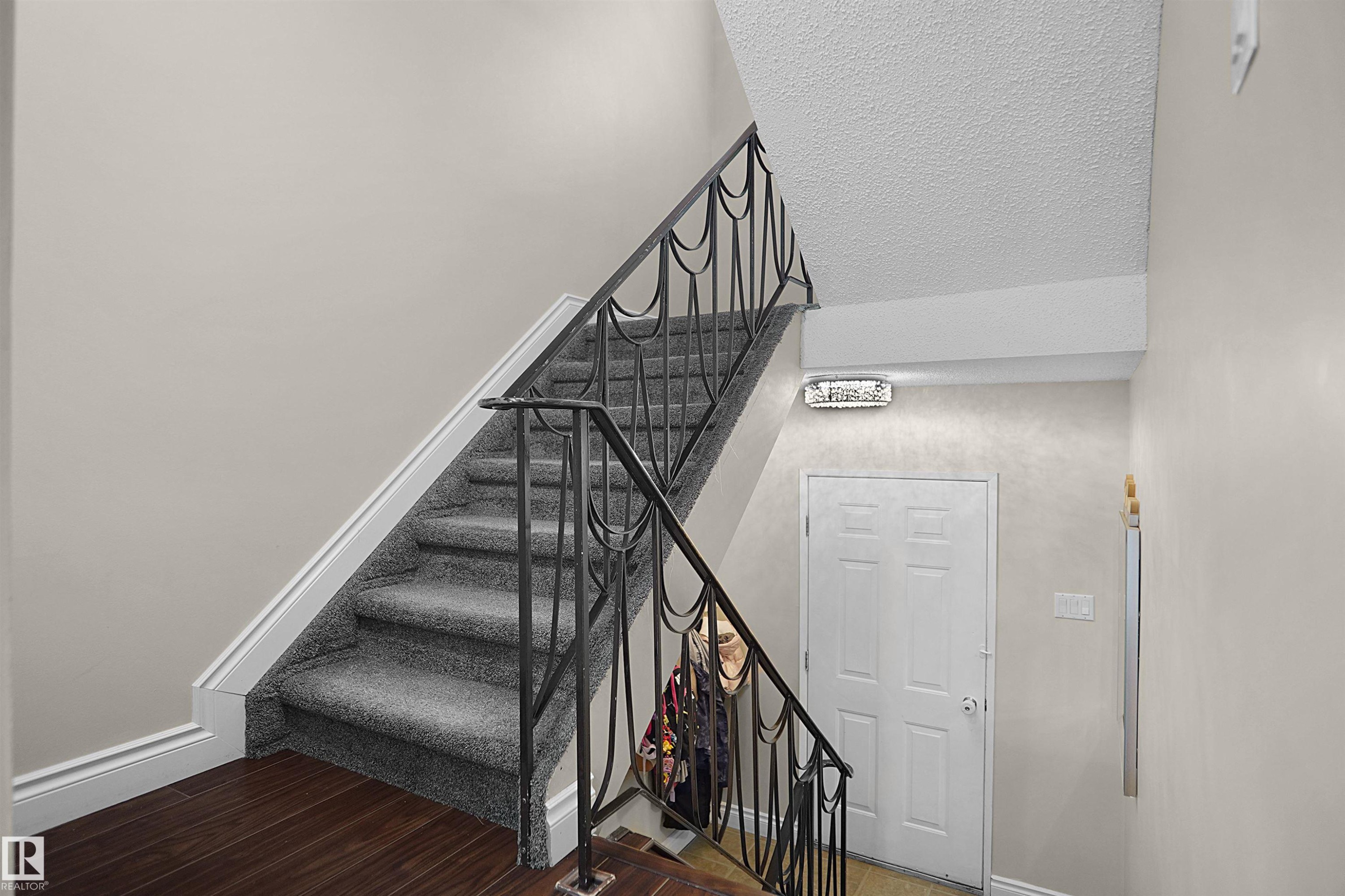 10648 158 Avenue, Edmonton, AB - Indoor Photo Showing Other Room