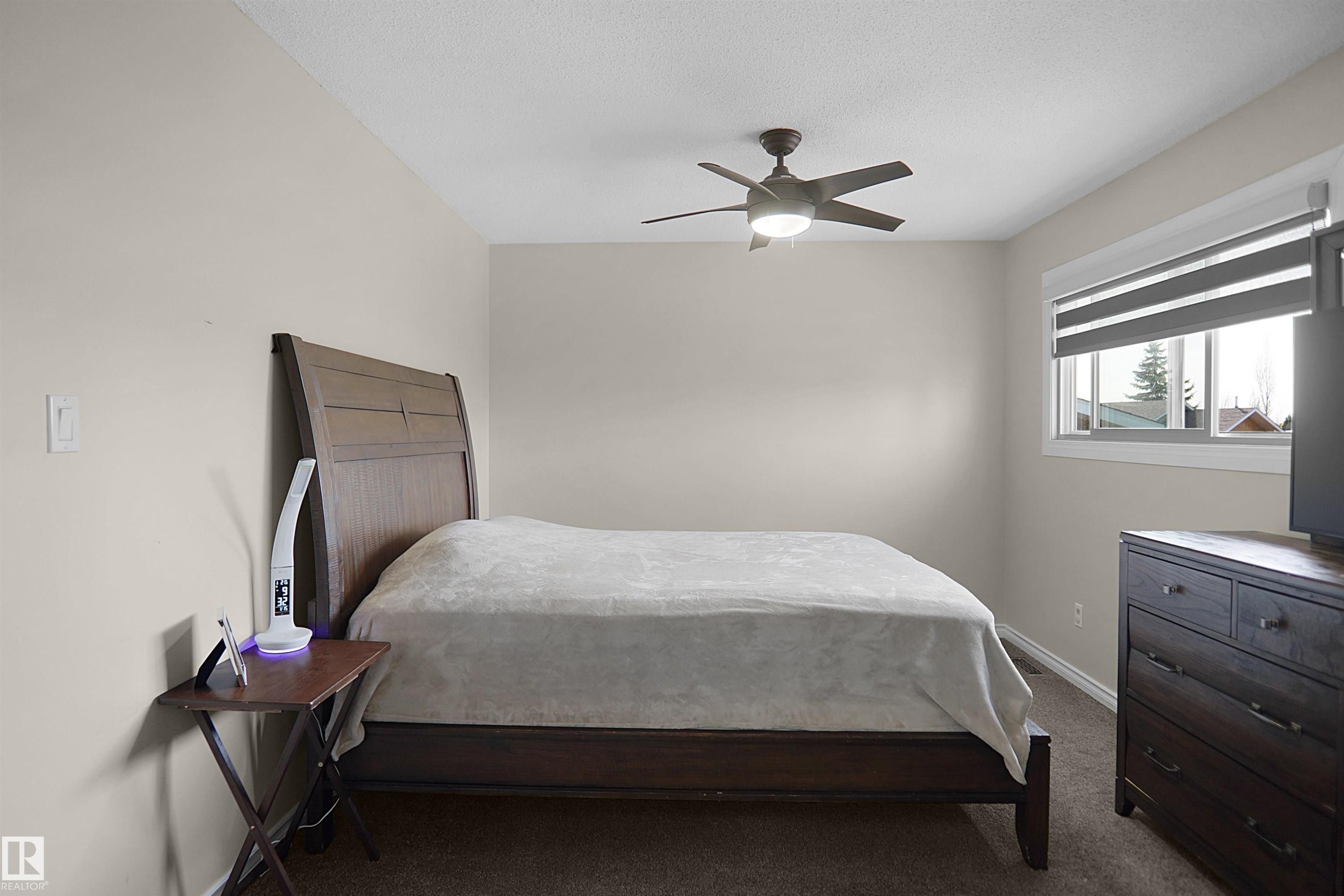 10648 158 Avenue, Edmonton, AB - Indoor Photo Showing Bedroom