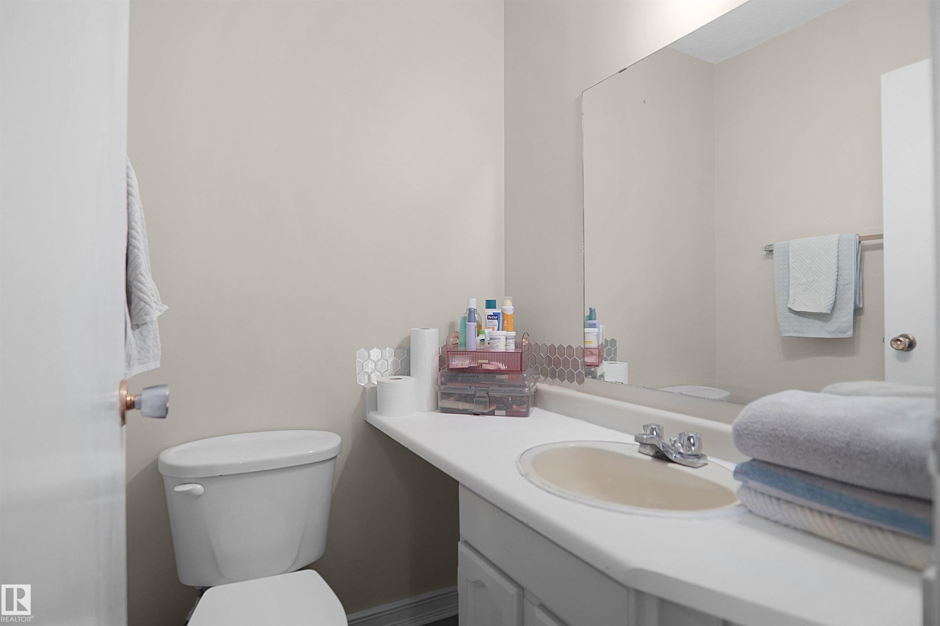 10648 158 Avenue, Edmonton, AB - Indoor Photo Showing Bathroom