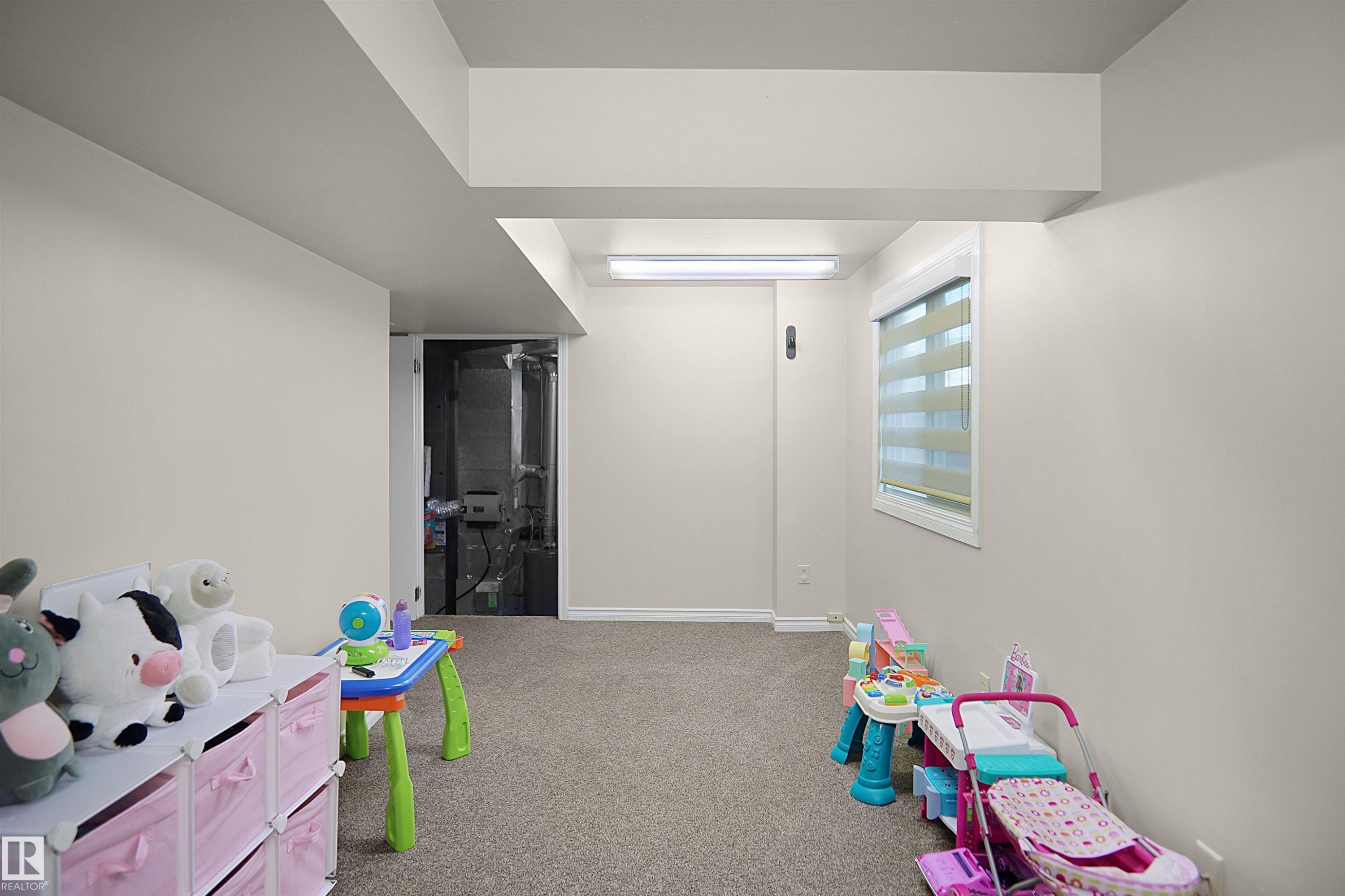 10648 158 Avenue, Edmonton, AB - Indoor Photo Showing Other Room