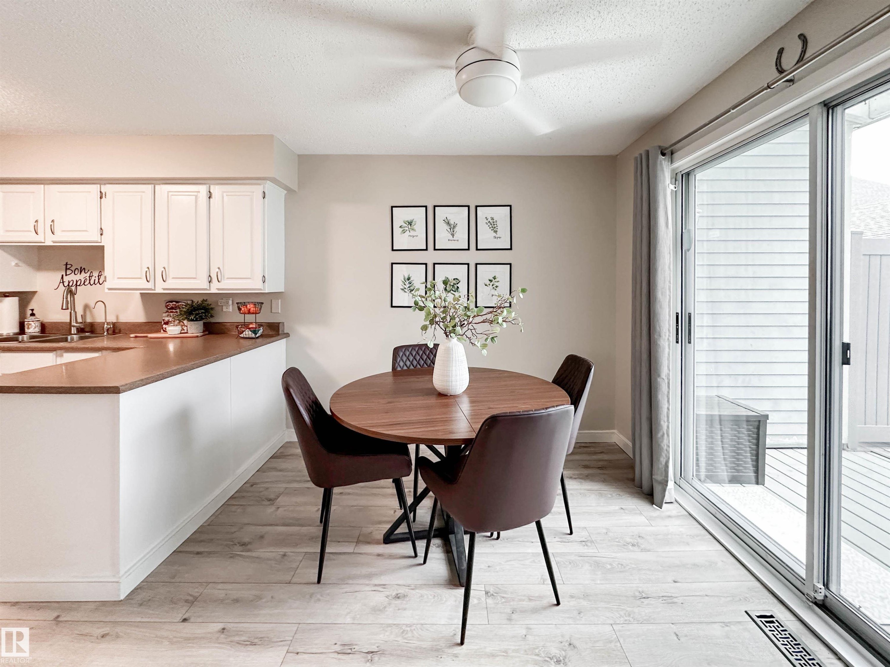 8 Whiteoaks Estates, St. Albert, AB - Indoor Photo Showing Dining Room