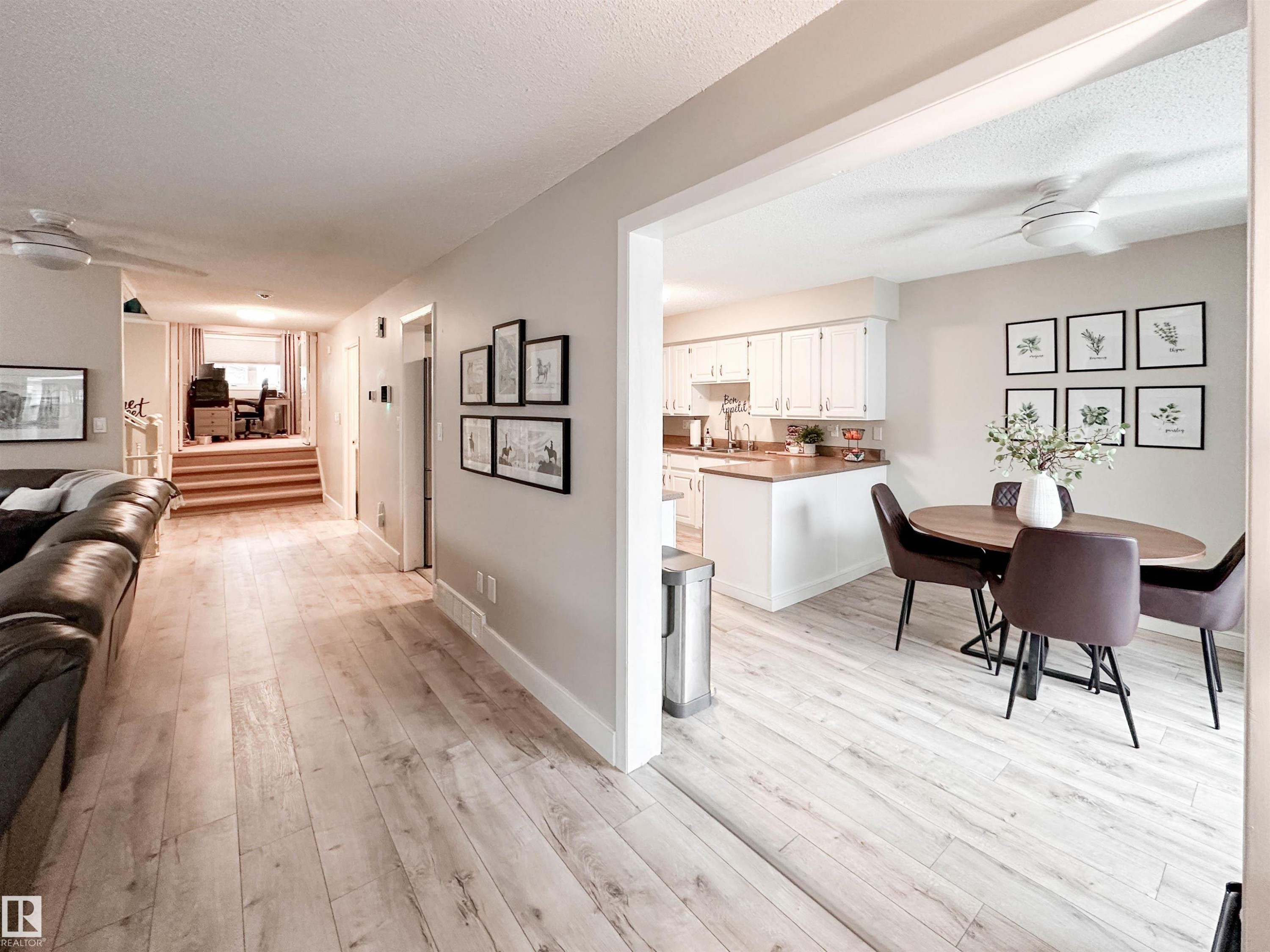 8 Whiteoaks Estates, St. Albert, AB - Indoor