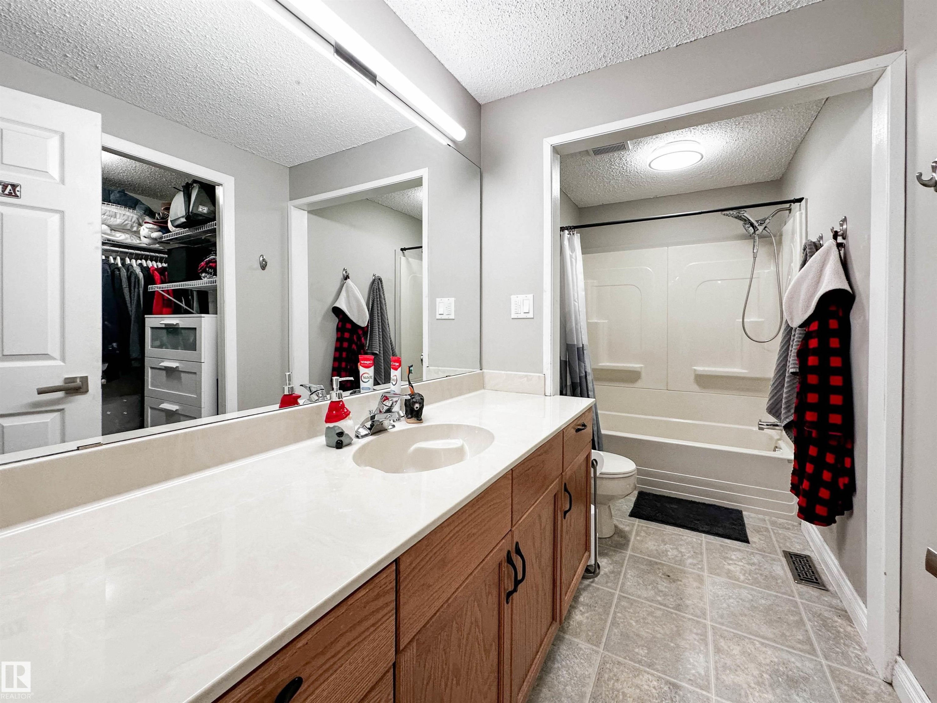 8 Whiteoaks Estates, St. Albert, AB - Indoor Photo Showing Bathroom