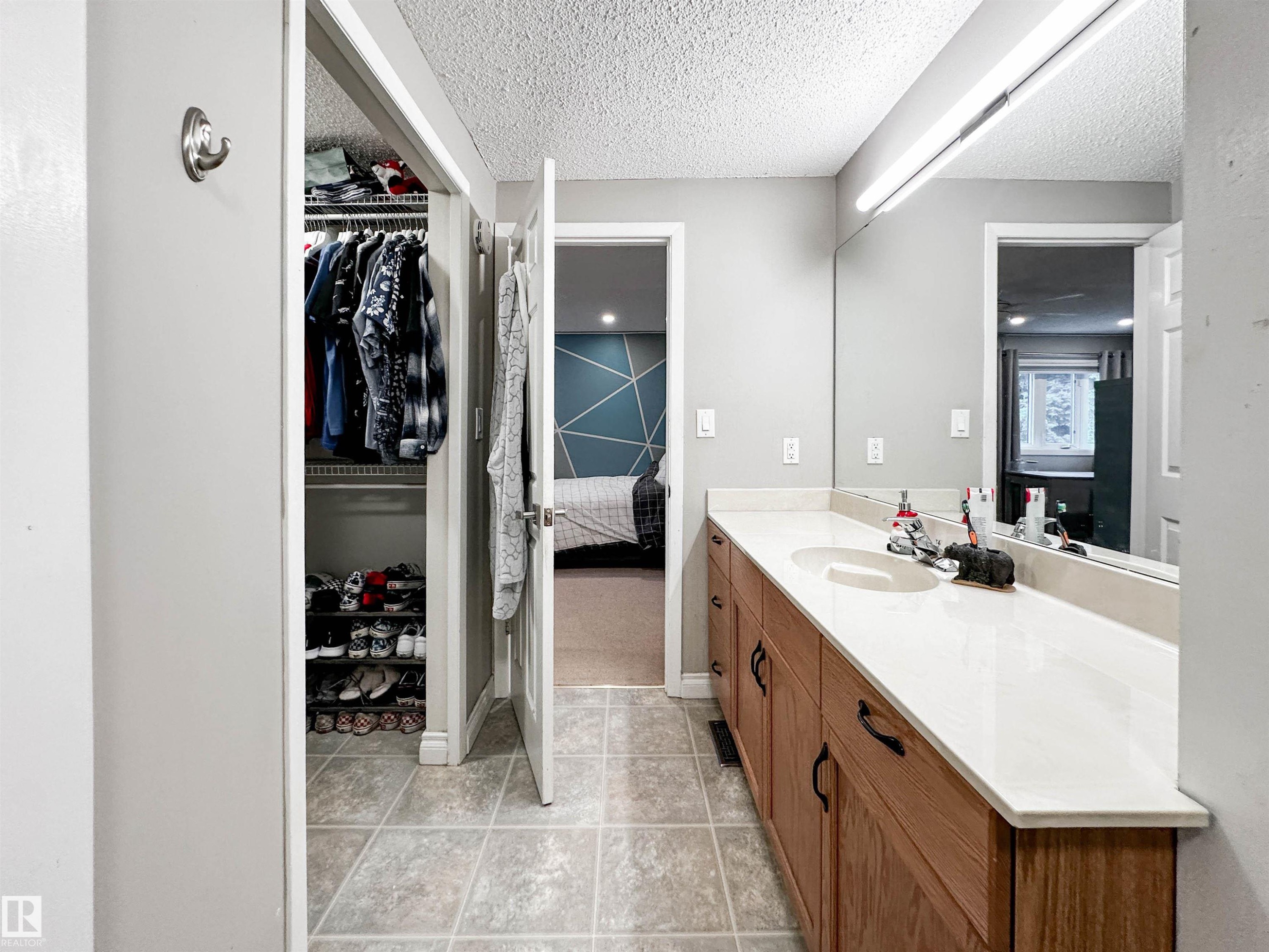 8 Whiteoaks Estates, St. Albert, AB - Indoor Photo Showing Bathroom