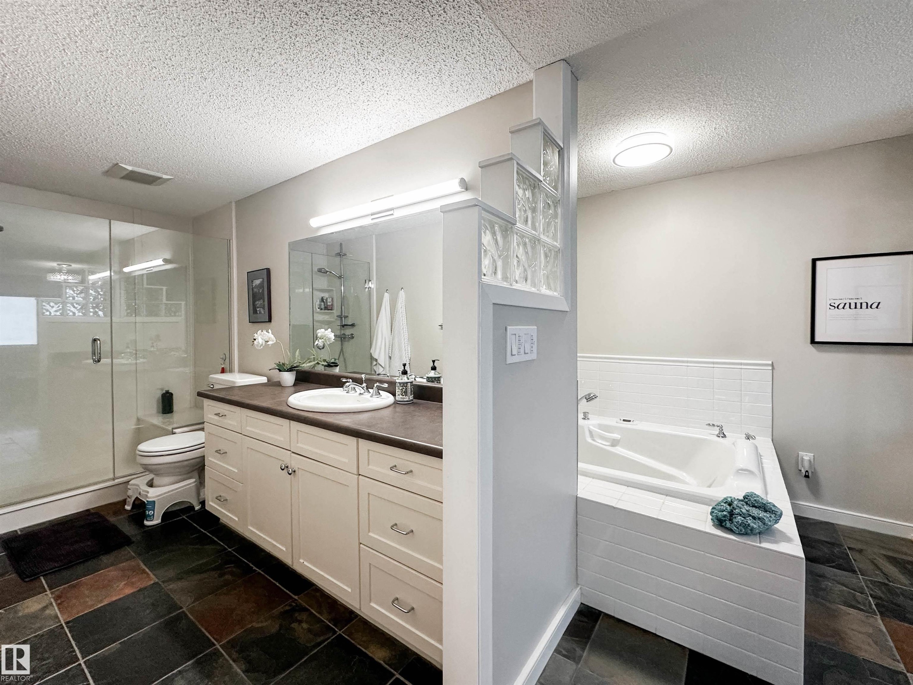8 Whiteoaks Estates, St. Albert, AB - Indoor Photo Showing Bathroom