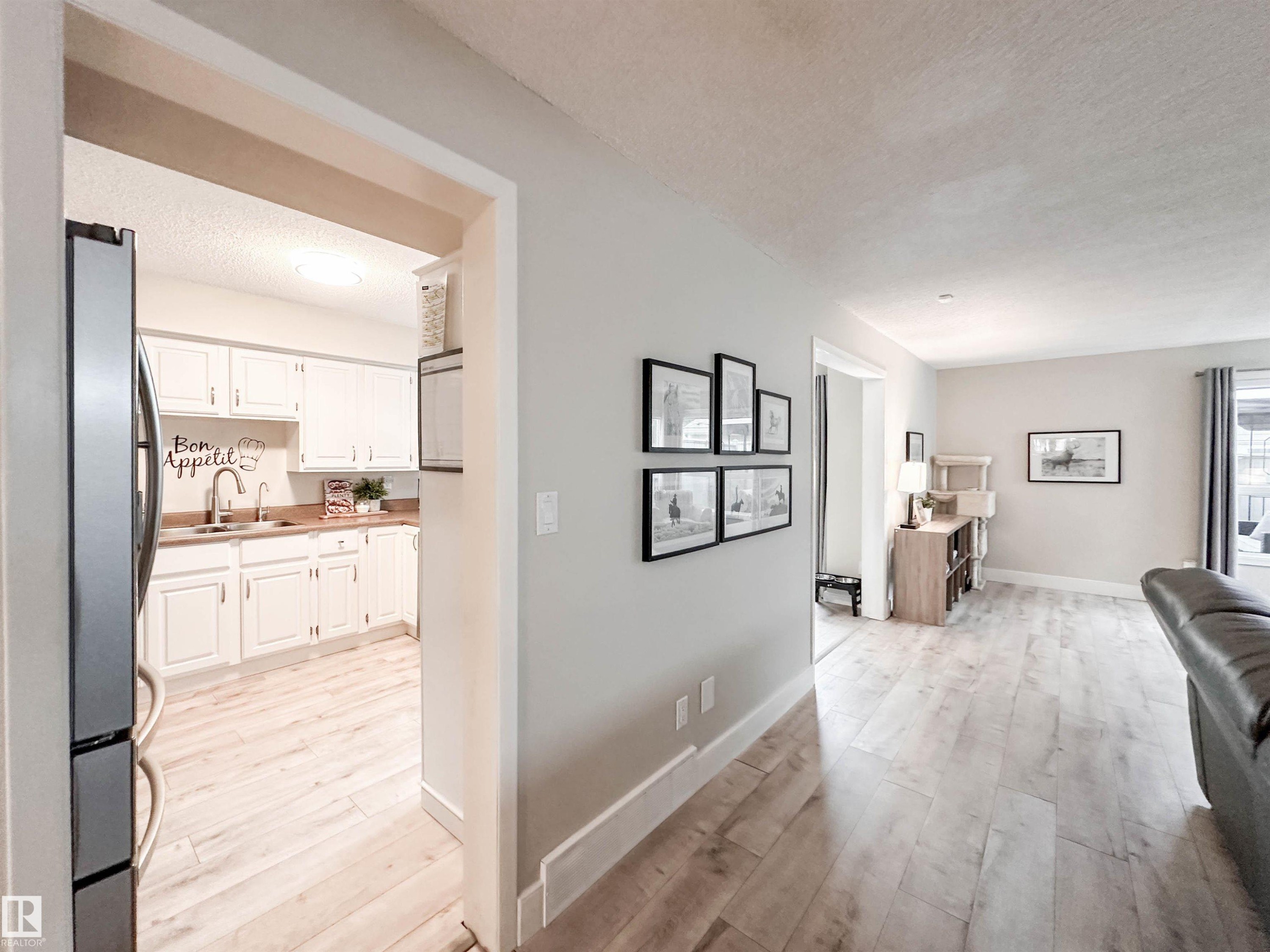 8 Whiteoaks Estates, St. Albert, AB - Indoor