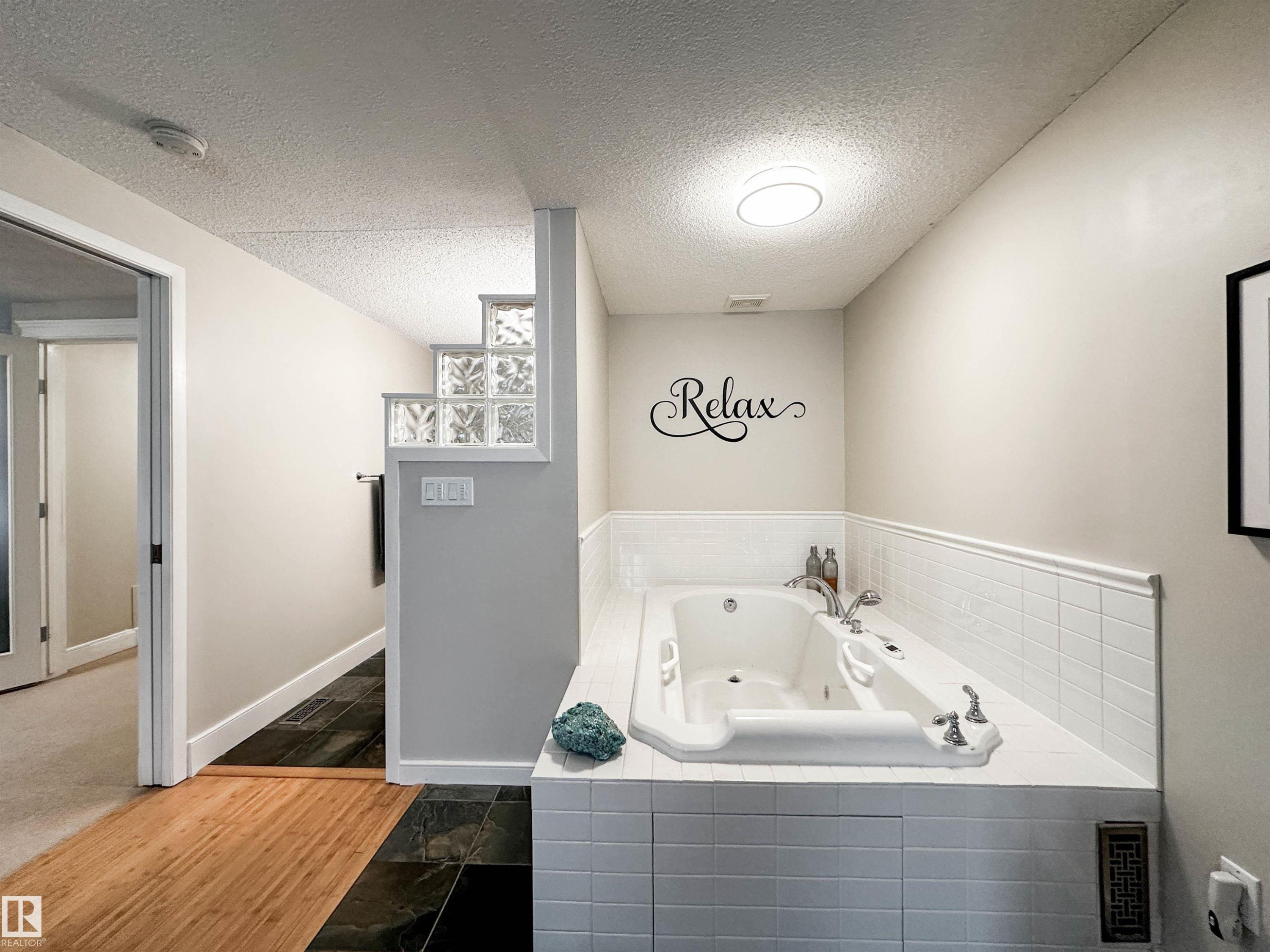 8 Whiteoaks Estates, St. Albert, AB - Indoor