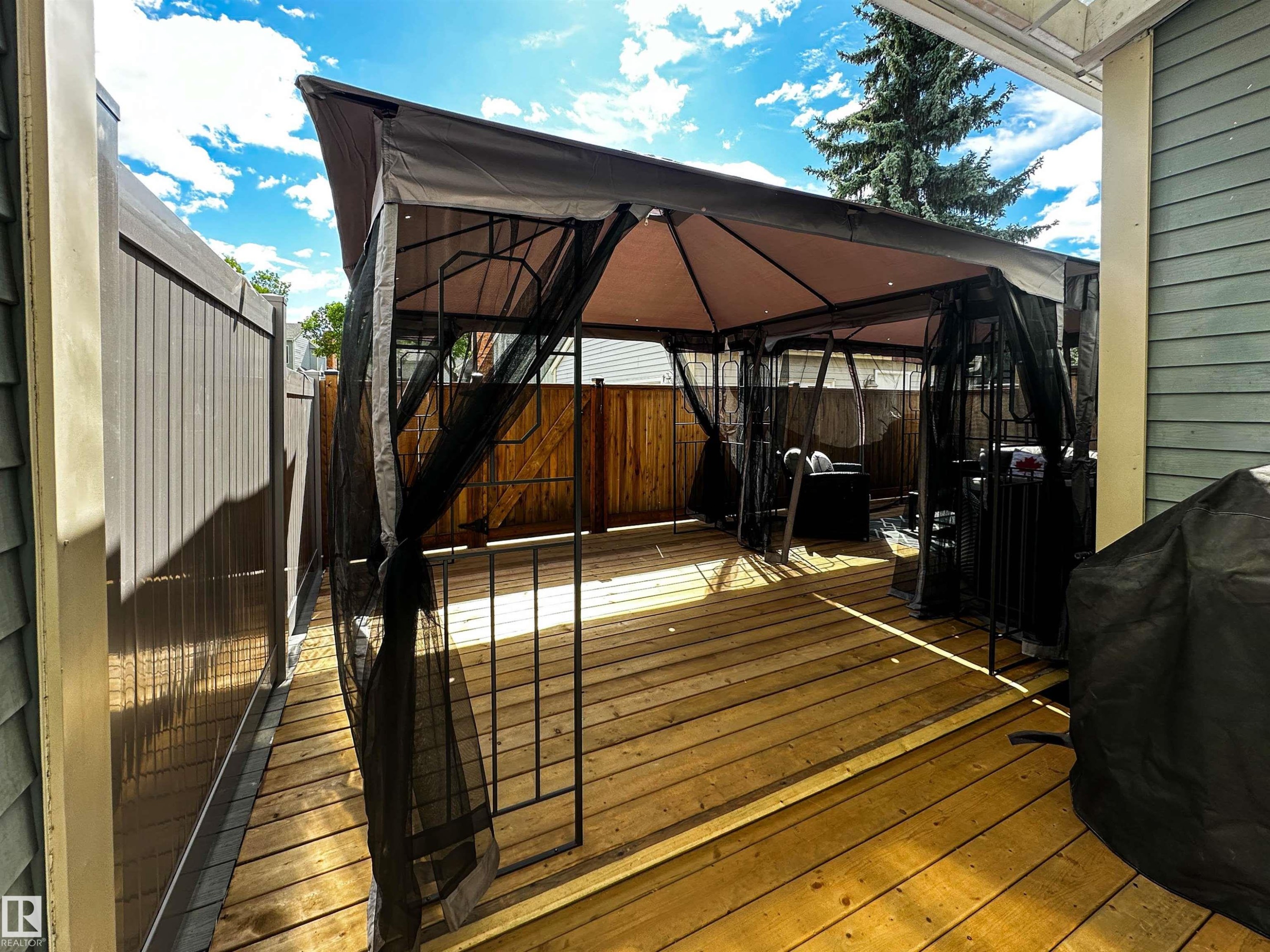 8 Whiteoaks Estates, St. Albert, AB - Outdoor