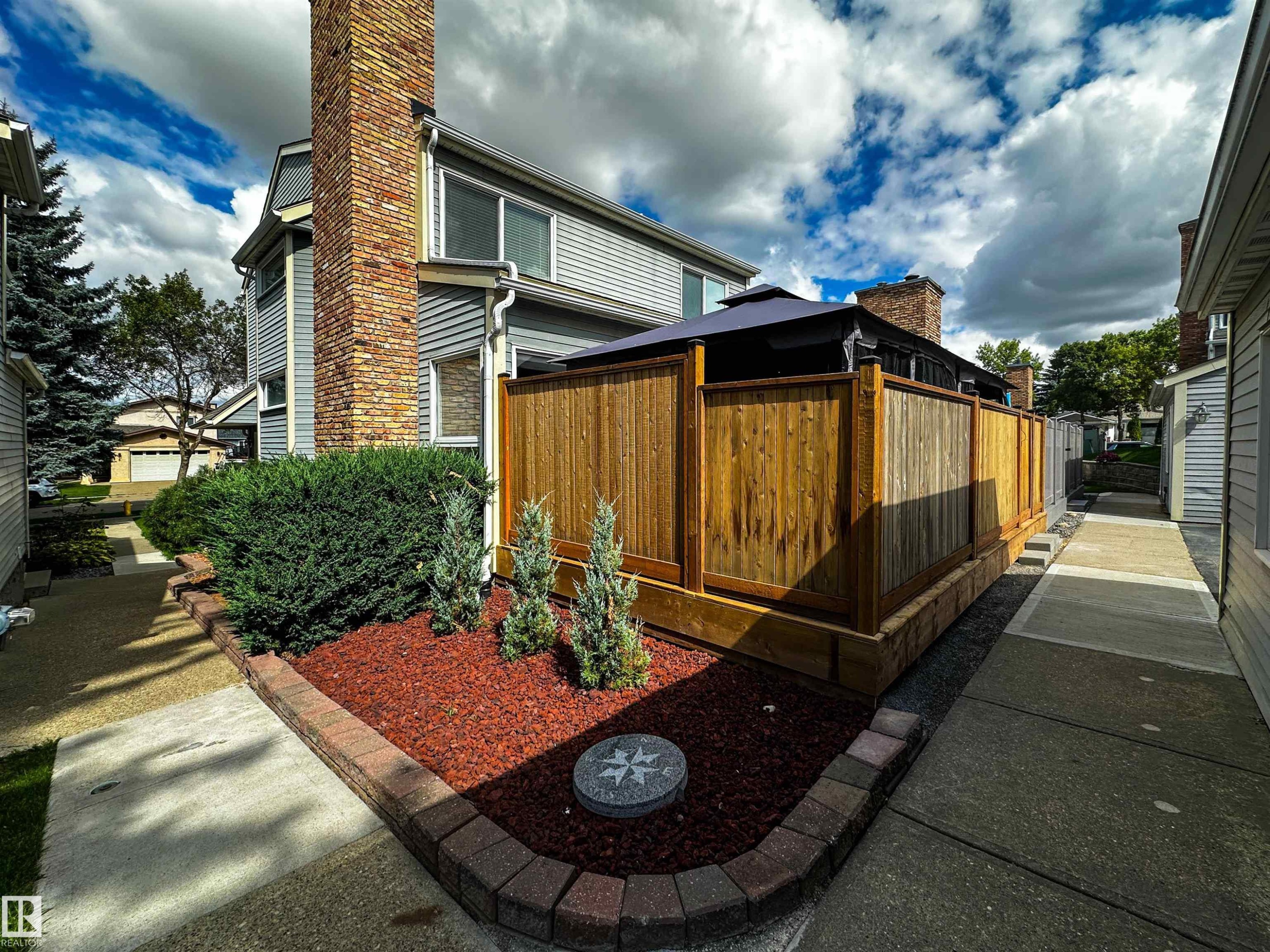 8 Whiteoaks Estates, St. Albert, AB - Outdoor
