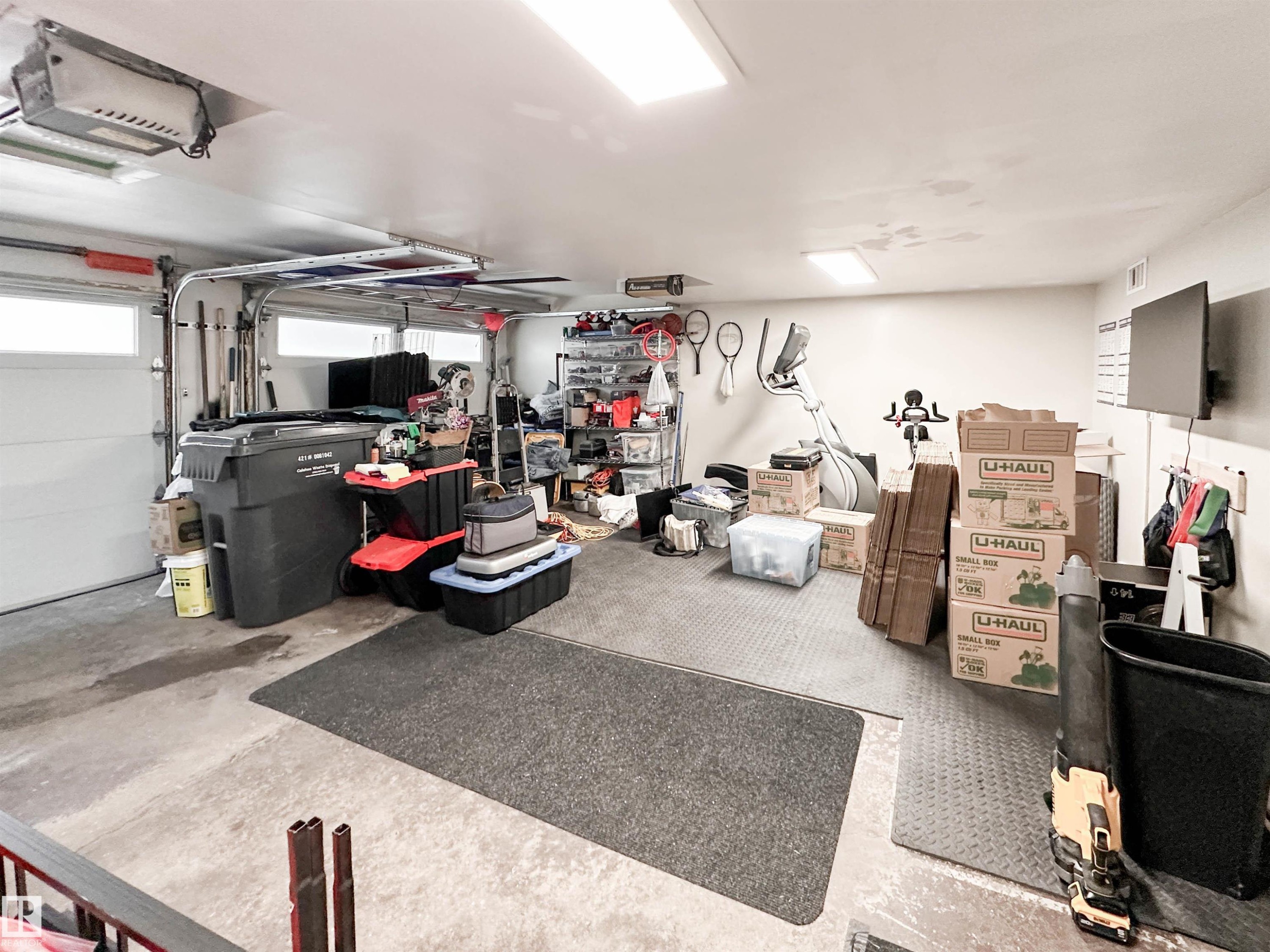 8 Whiteoaks Estates, St. Albert, AB - Indoor Photo Showing Garage