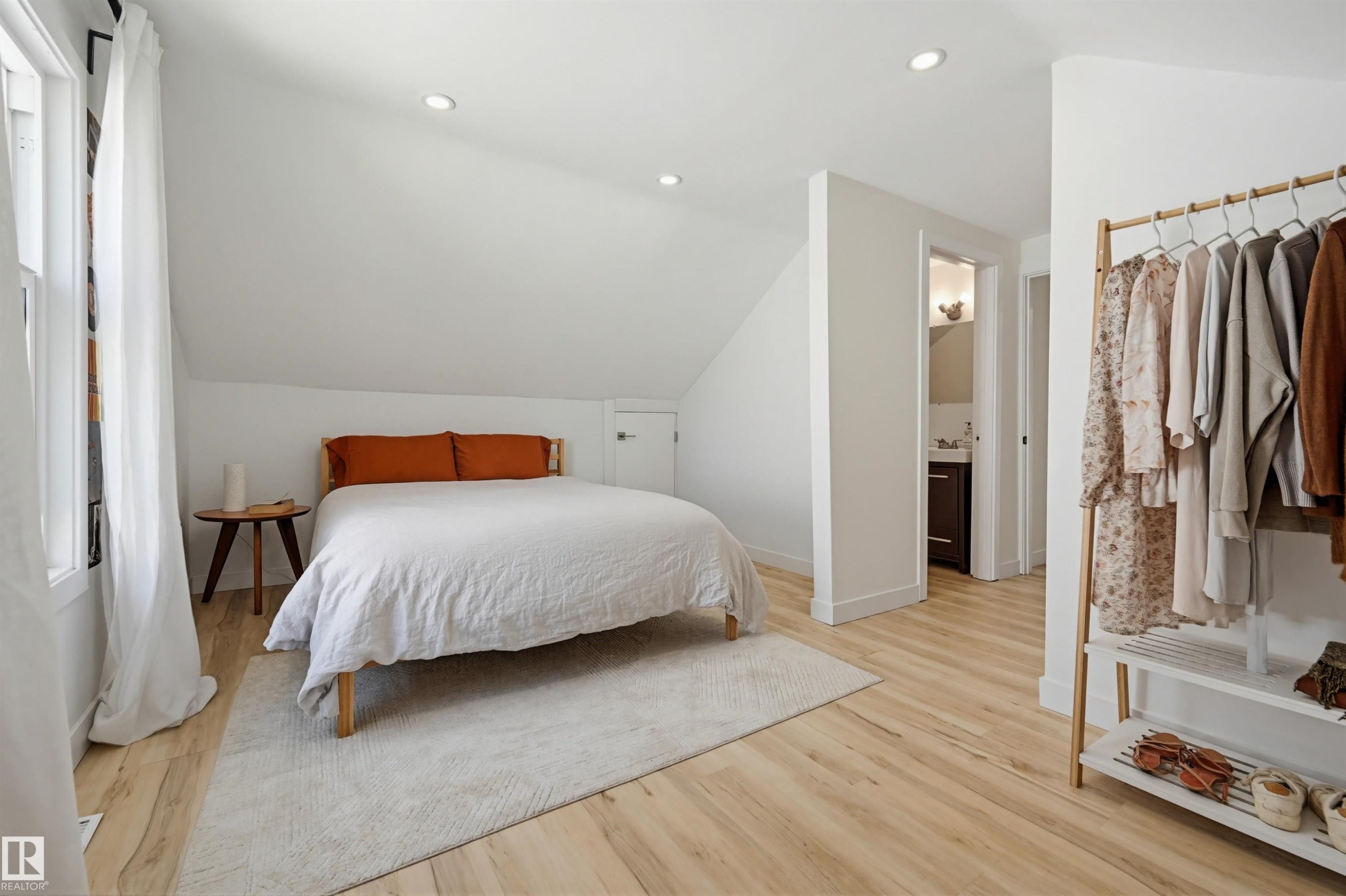 11210 105 Street, Edmonton, AB - Indoor Photo Showing Bedroom