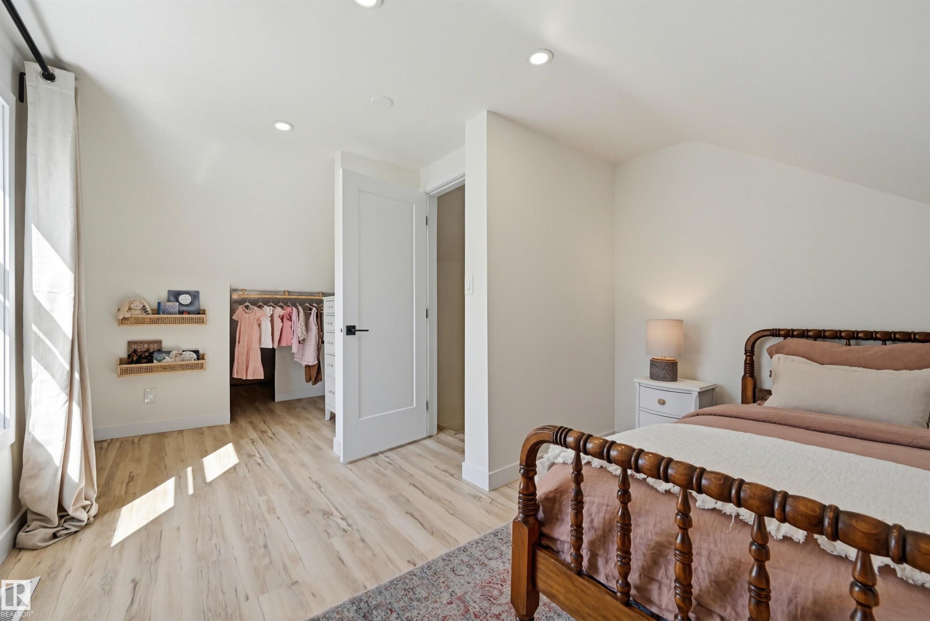11210 105 Street, Edmonton, AB - Indoor Photo Showing Bedroom