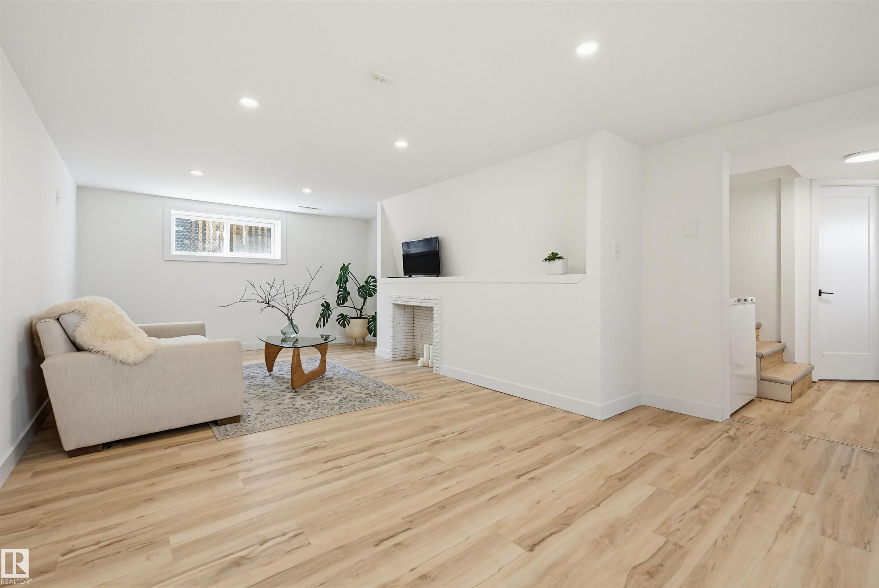 11210 105 Street, Edmonton, AB - Indoor