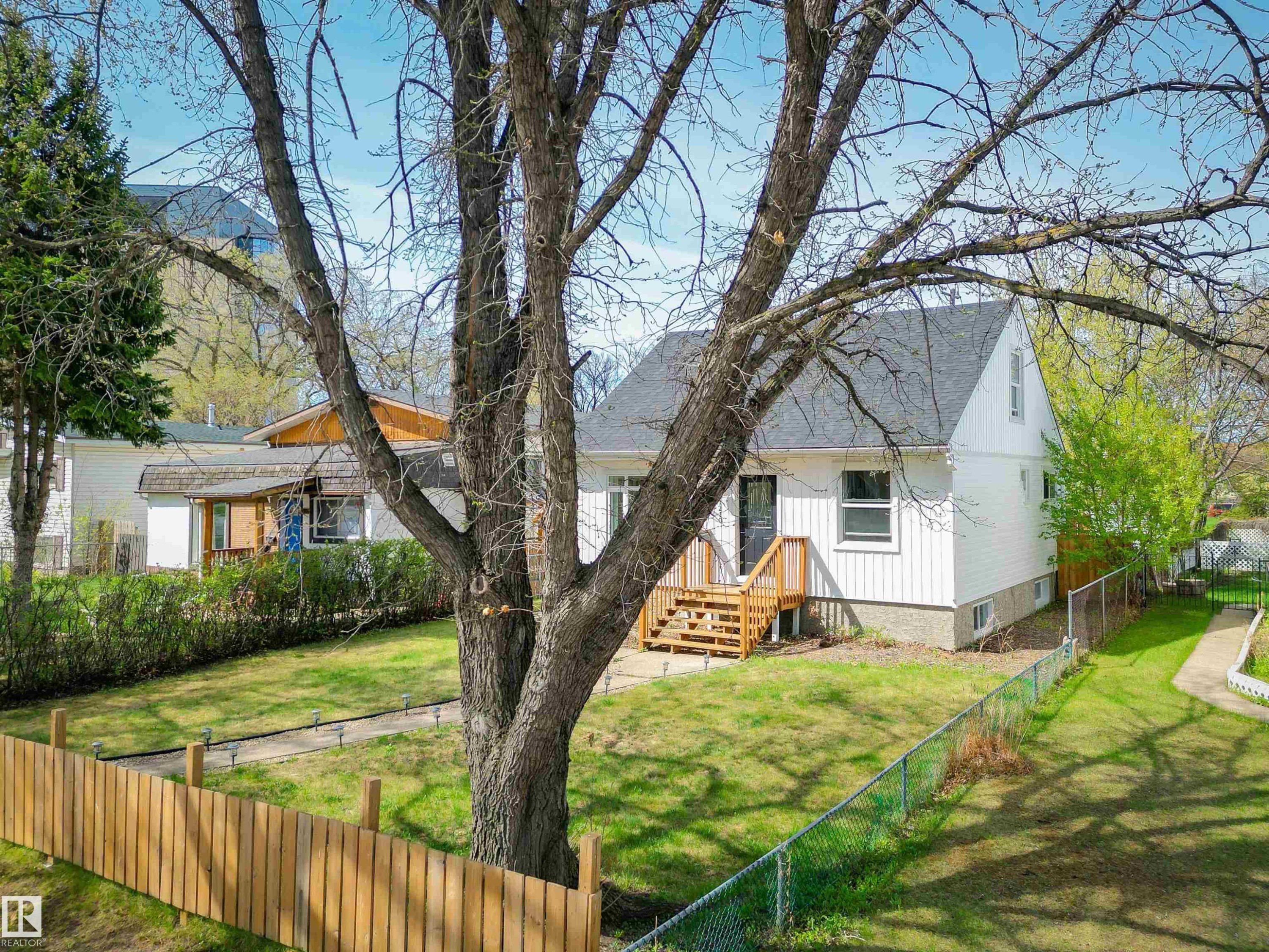 11210 105 Street, Edmonton, AB - Outdoor