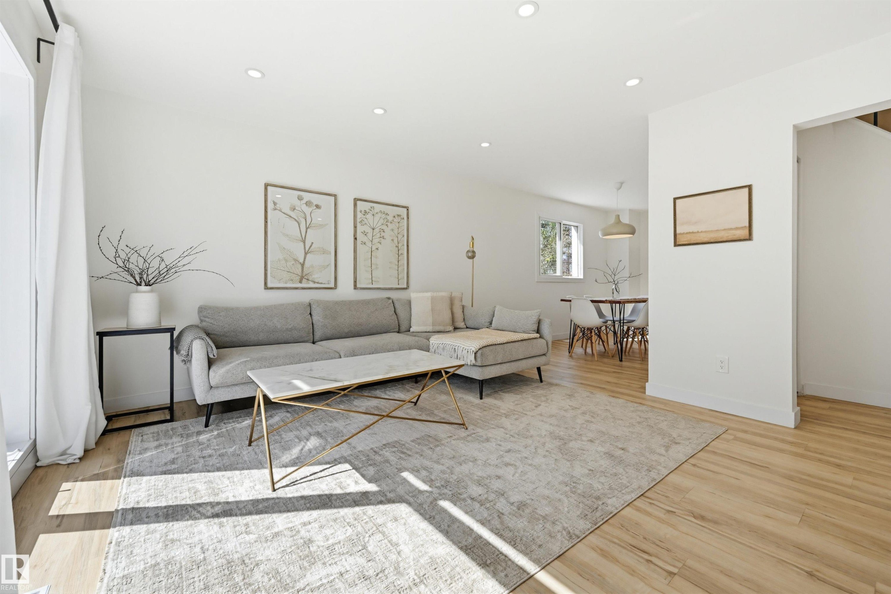 11210 105 Street, Edmonton, AB - Indoor Photo Showing Living Room