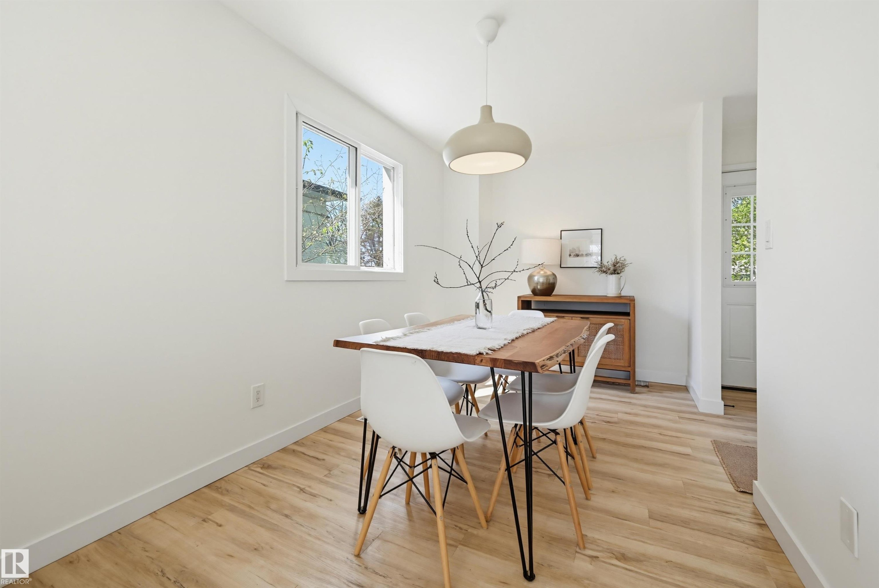 11210 105 Street, Edmonton, AB - Indoor Photo Showing Dining Room
