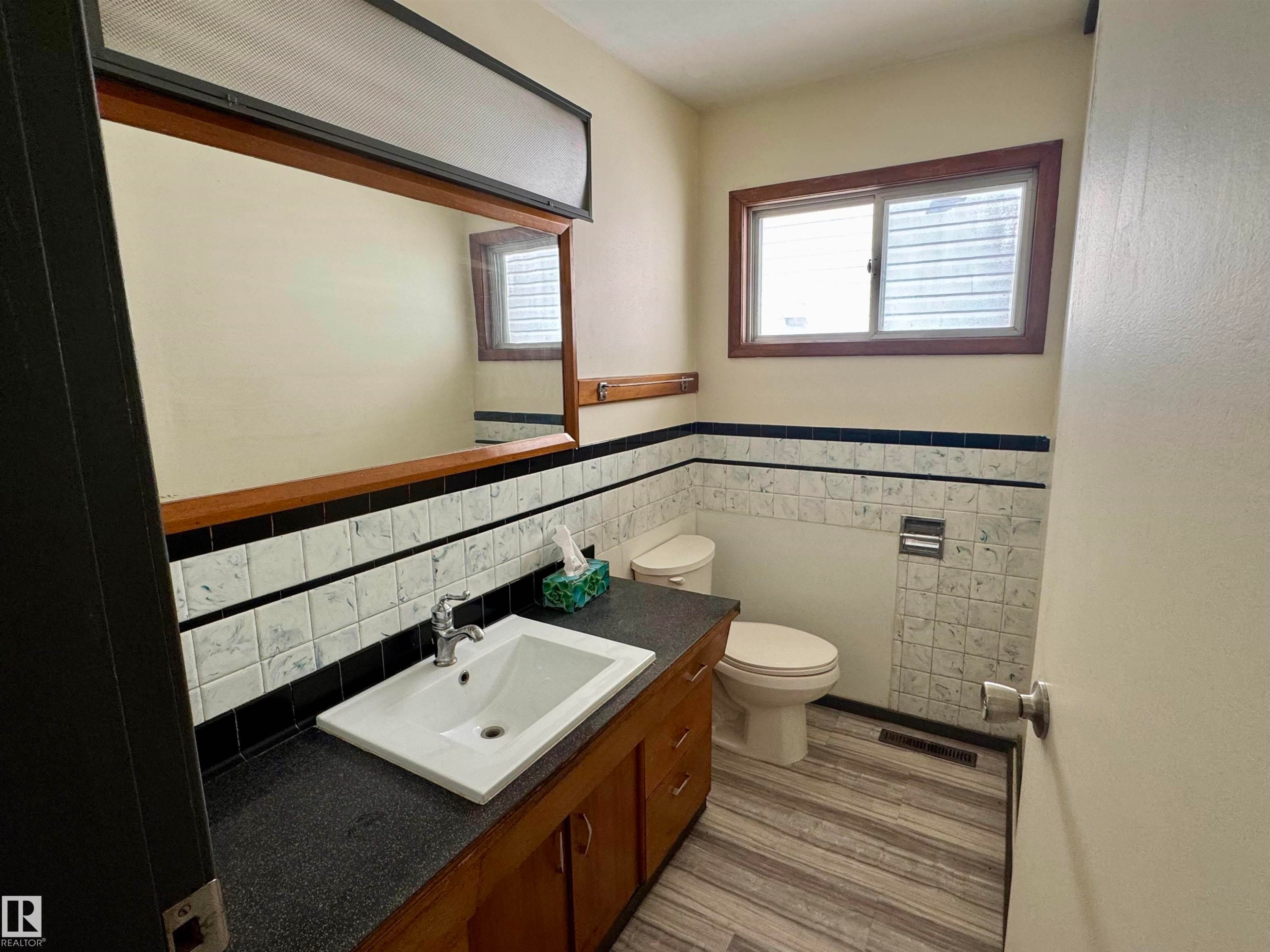 12312 82 Street, Edmonton, AB - Indoor Photo Showing Bathroom