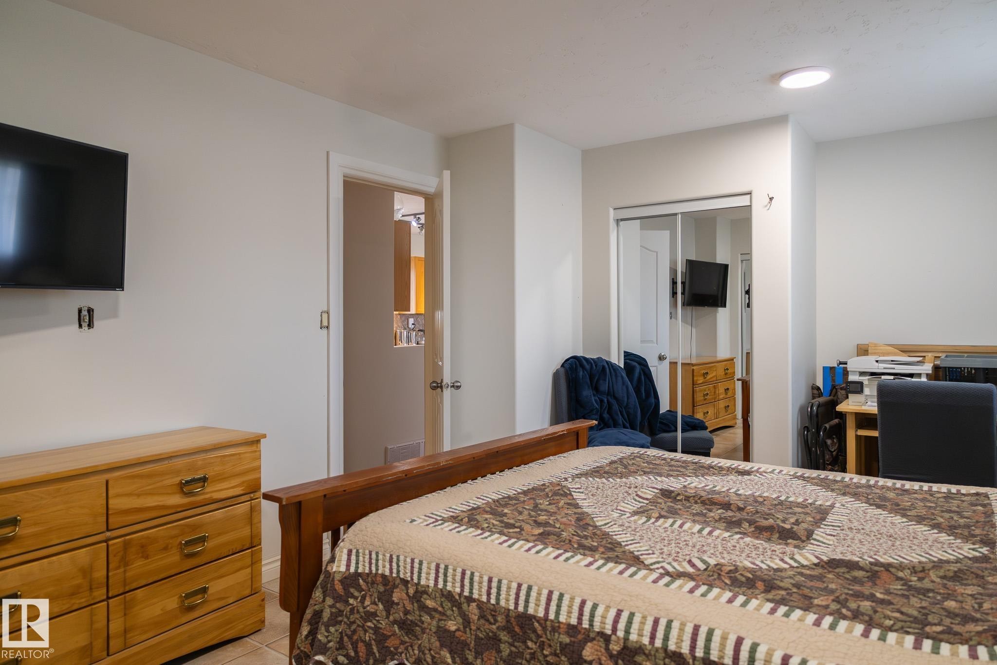 5132 49 Avenue, Onoway, AB - Indoor Photo Showing Bedroom