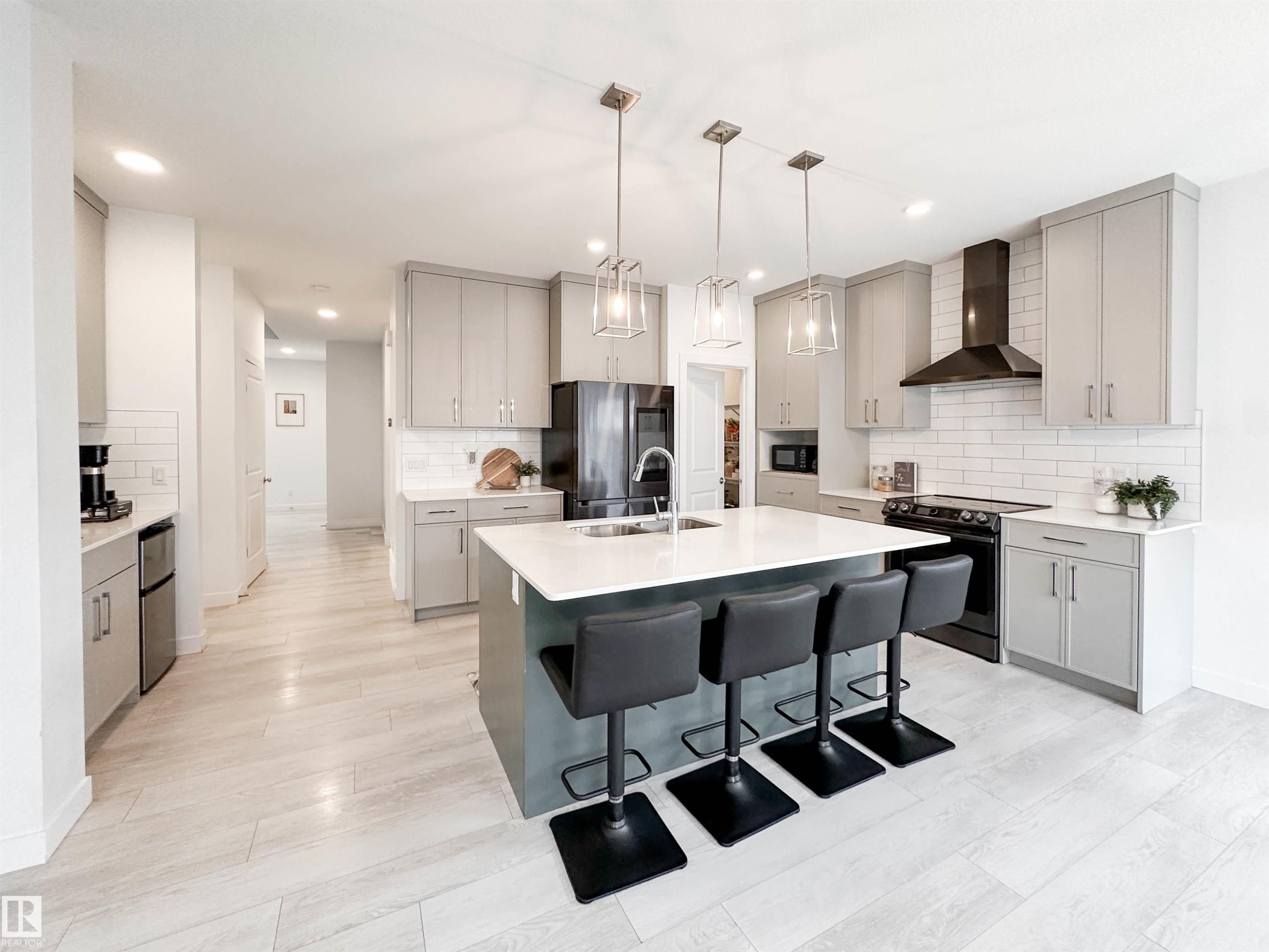 16 Jennifer Crescent, St. Albert, AB - Indoor Photo Showing Kitchen With Upgraded Kitchen