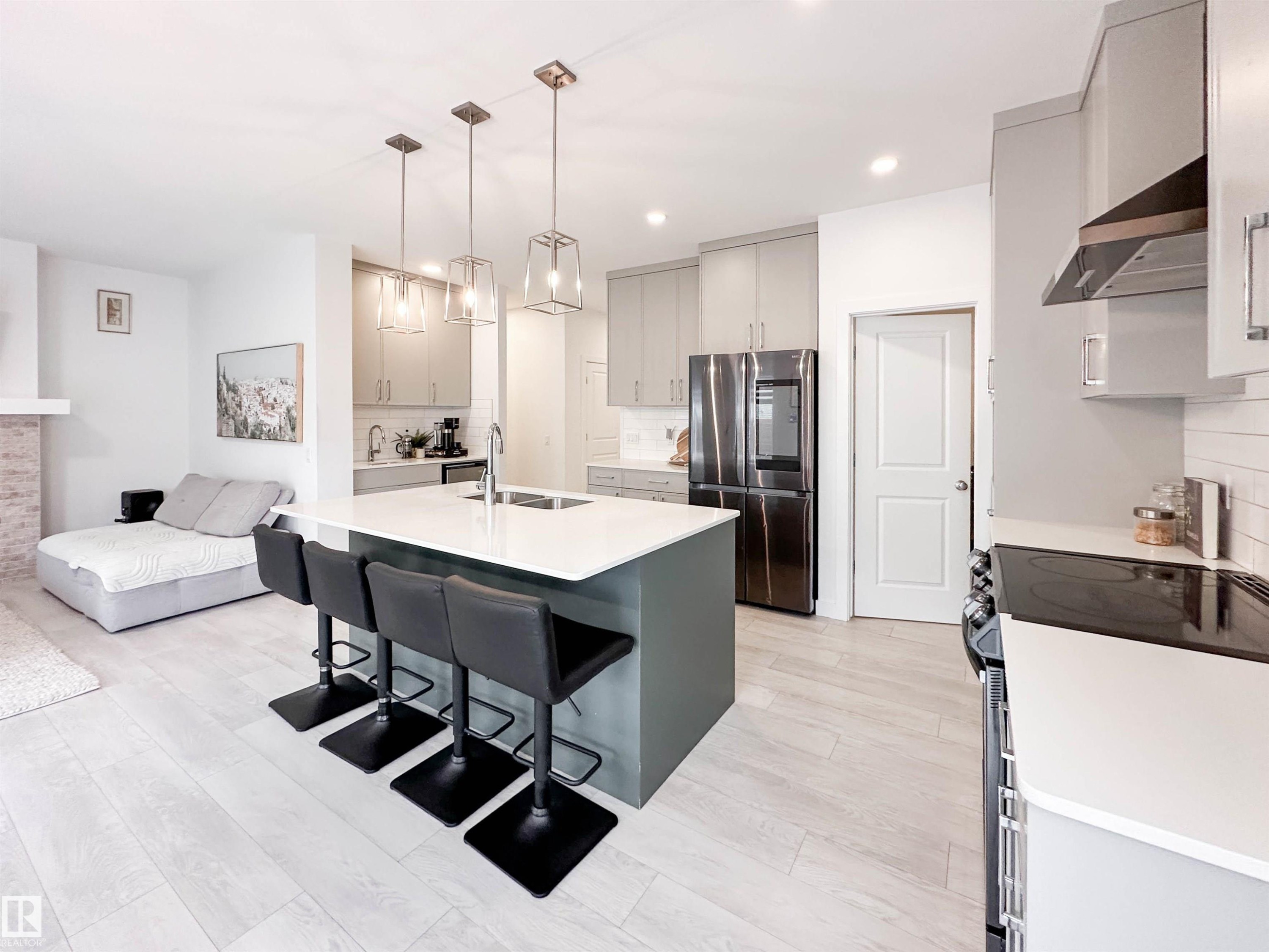 16 Jennifer Crescent, St. Albert, AB - Indoor Photo Showing Kitchen With Double Sink With Upgraded Kitchen