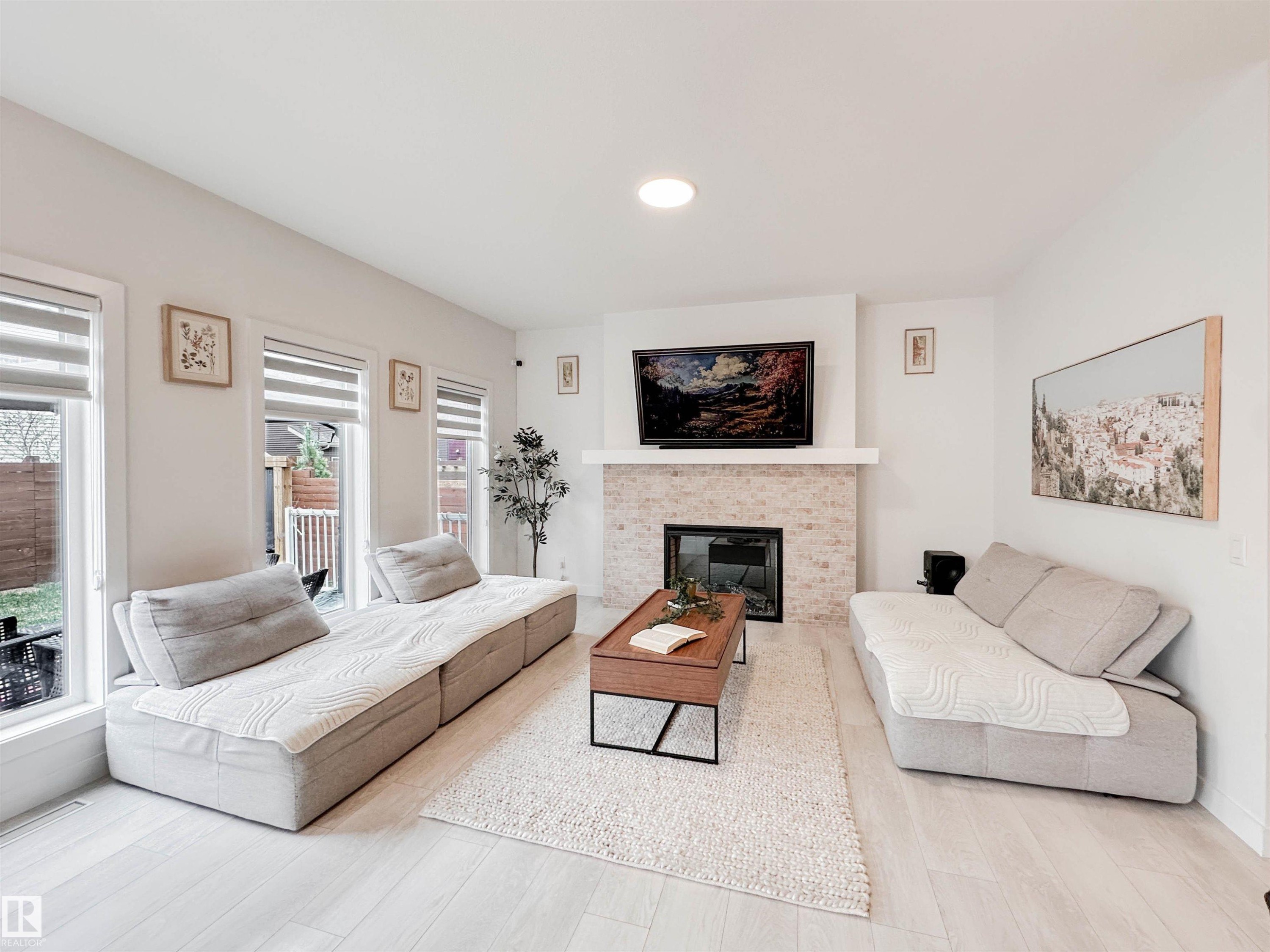 16 Jennifer Crescent, St. Albert, AB - Indoor Photo Showing Living Room With Fireplace