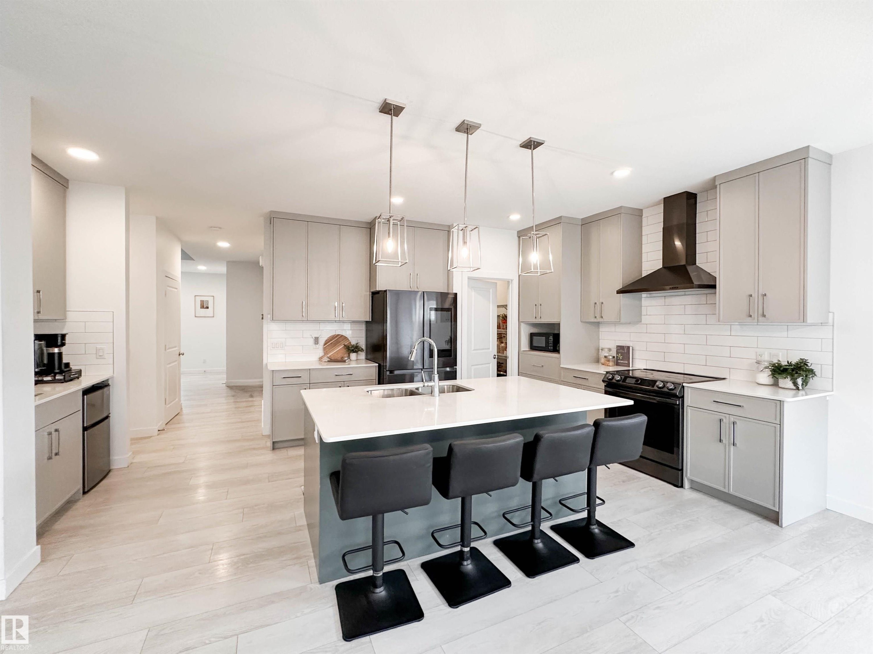 16 Jennifer Crescent, St. Albert, AB - Indoor Photo Showing Kitchen With Upgraded Kitchen
