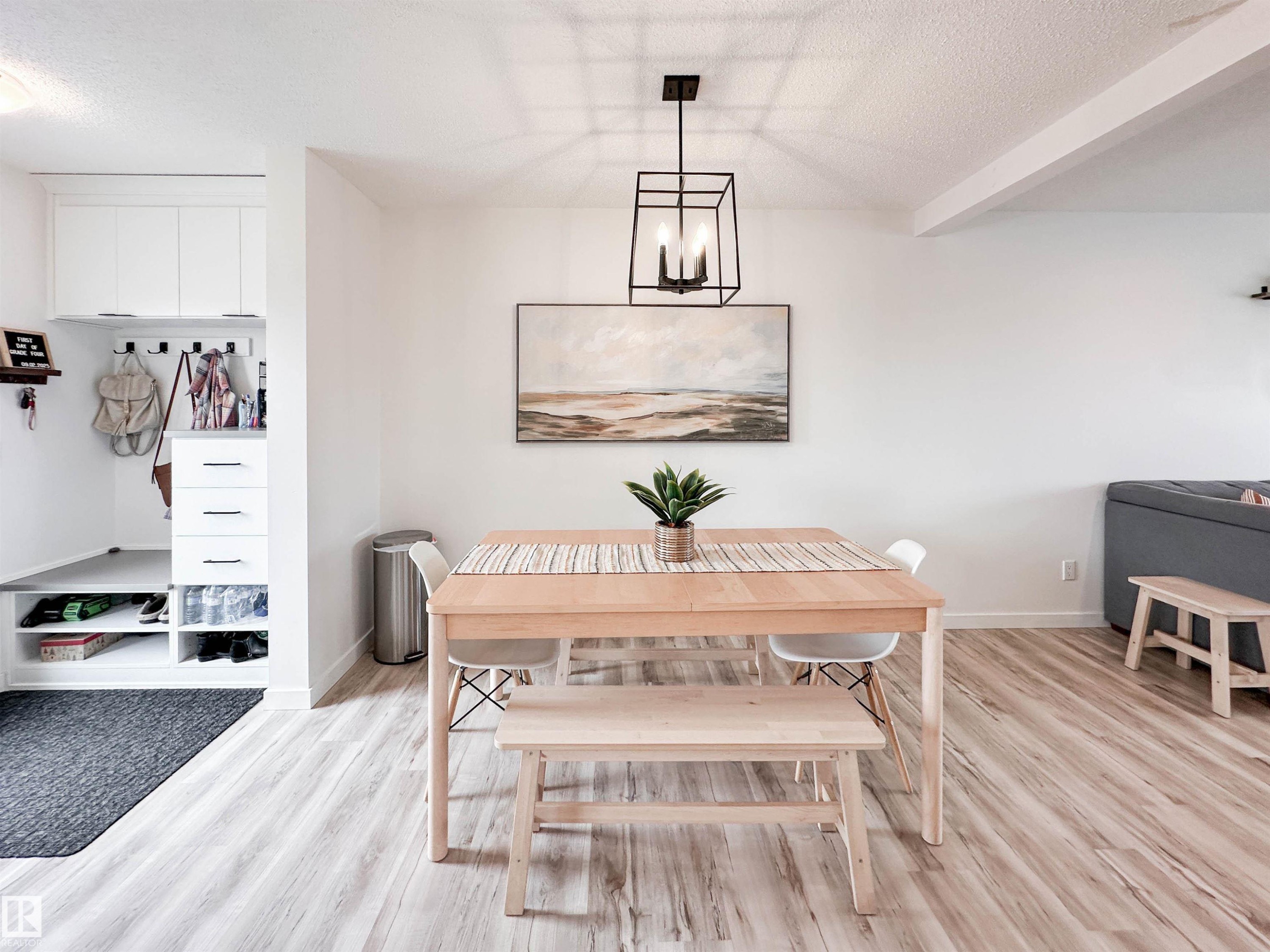 21019 130 Avenue, Edmonton, AB - Indoor Photo Showing Dining Room