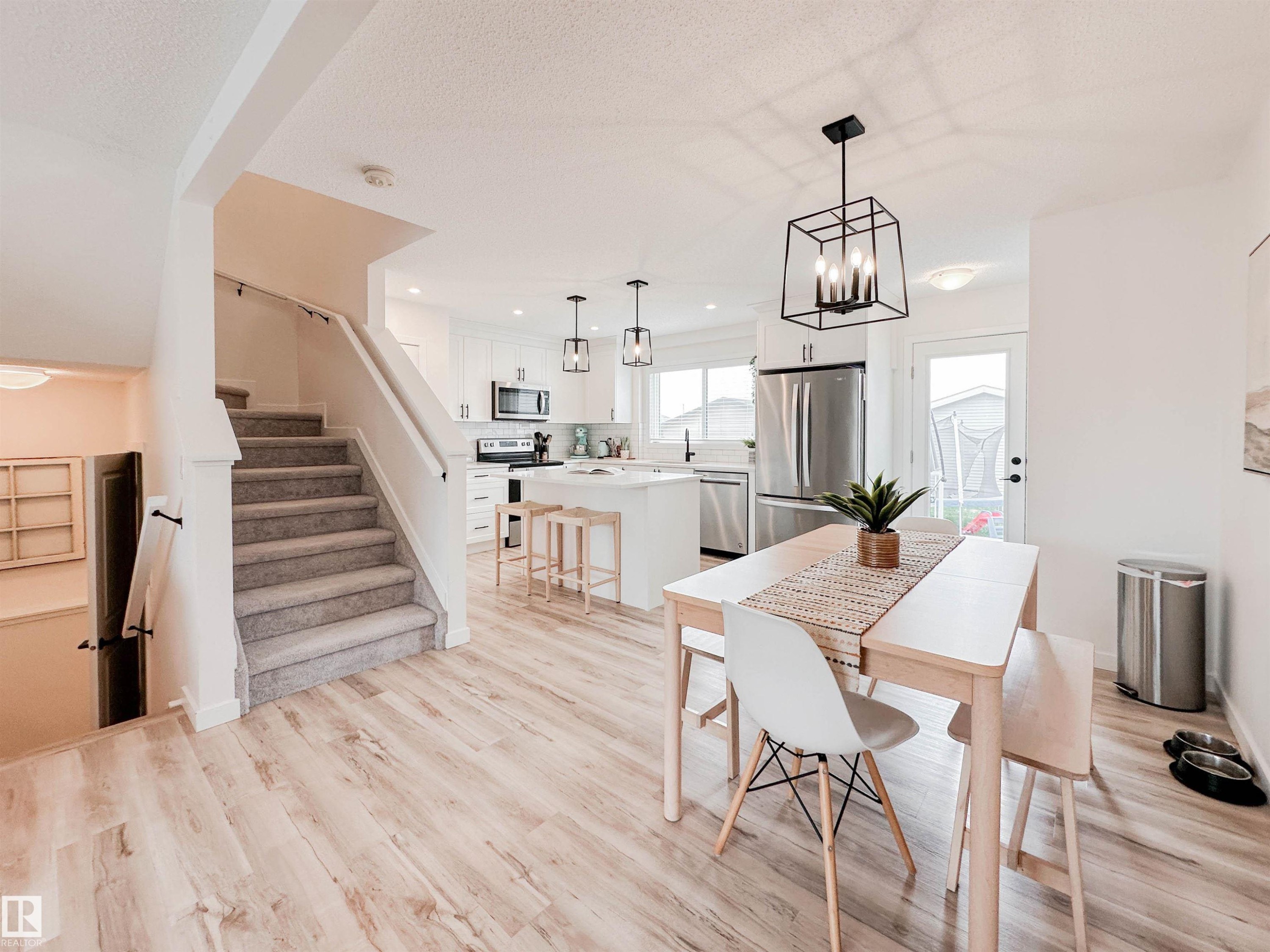 21019 130 Avenue, Edmonton, AB - Indoor Photo Showing Dining Room