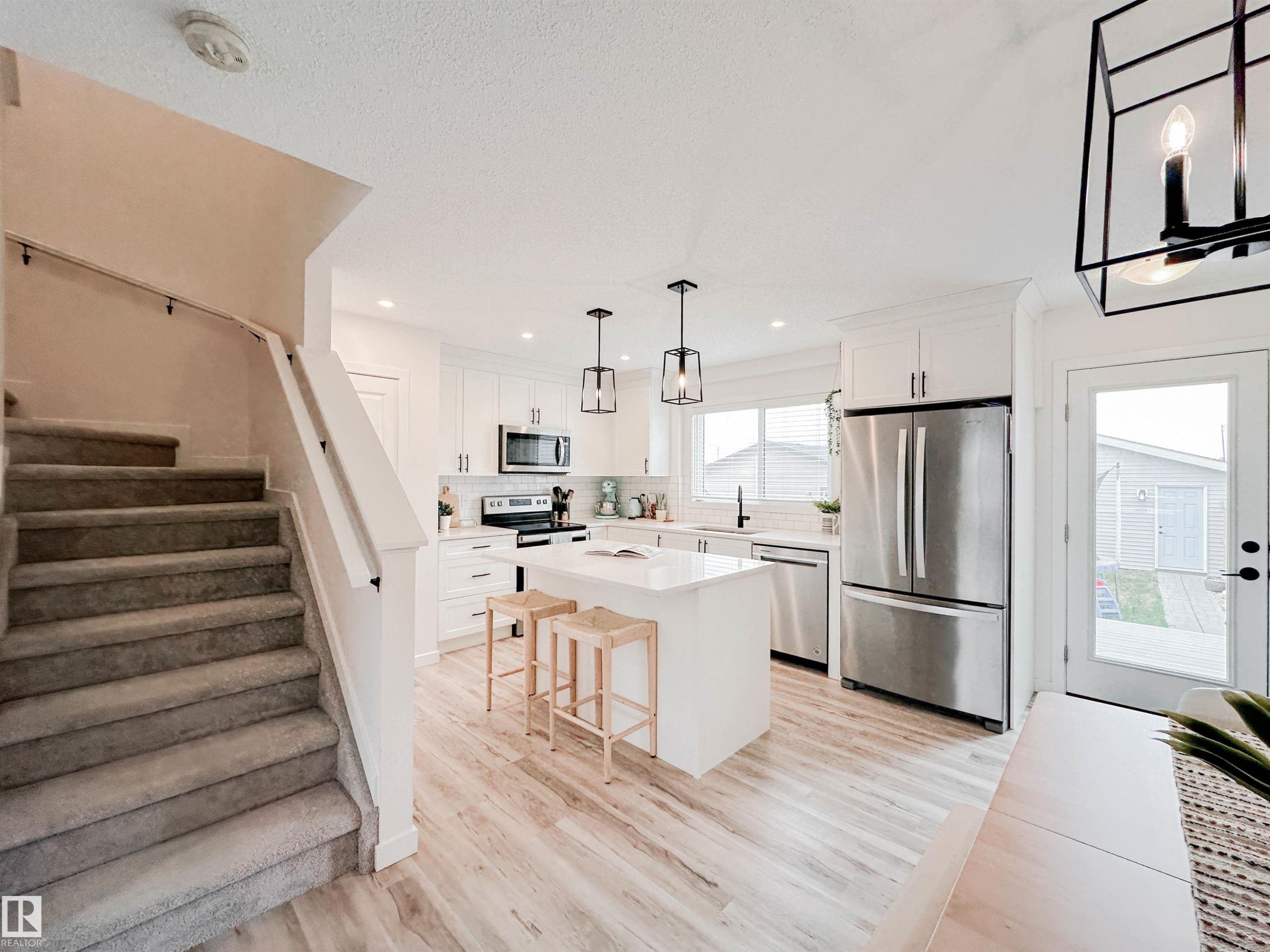 21019 130 Avenue, Edmonton, AB - Indoor Photo Showing Kitchen