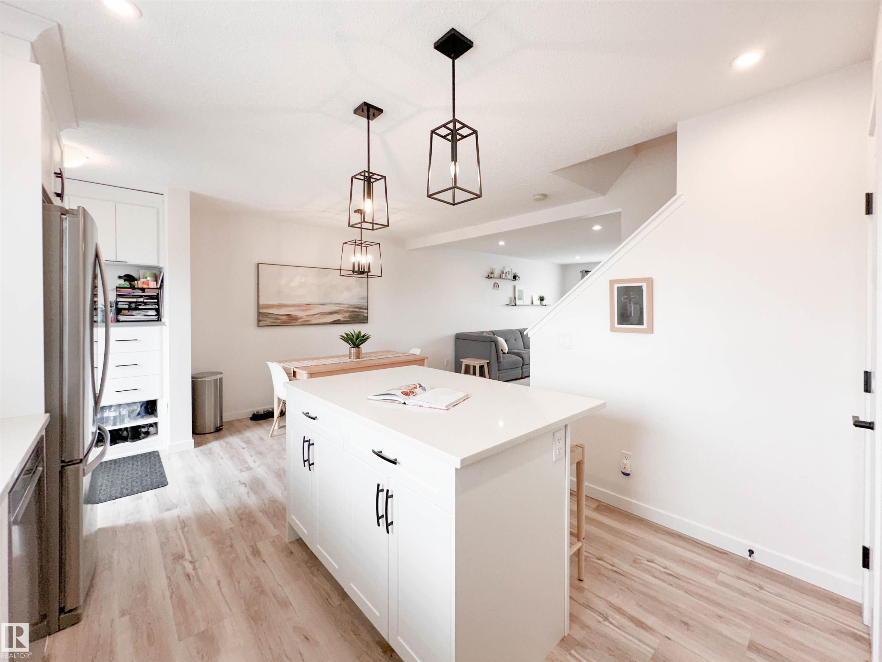 21019 130 Avenue, Edmonton, AB - Indoor Photo Showing Kitchen