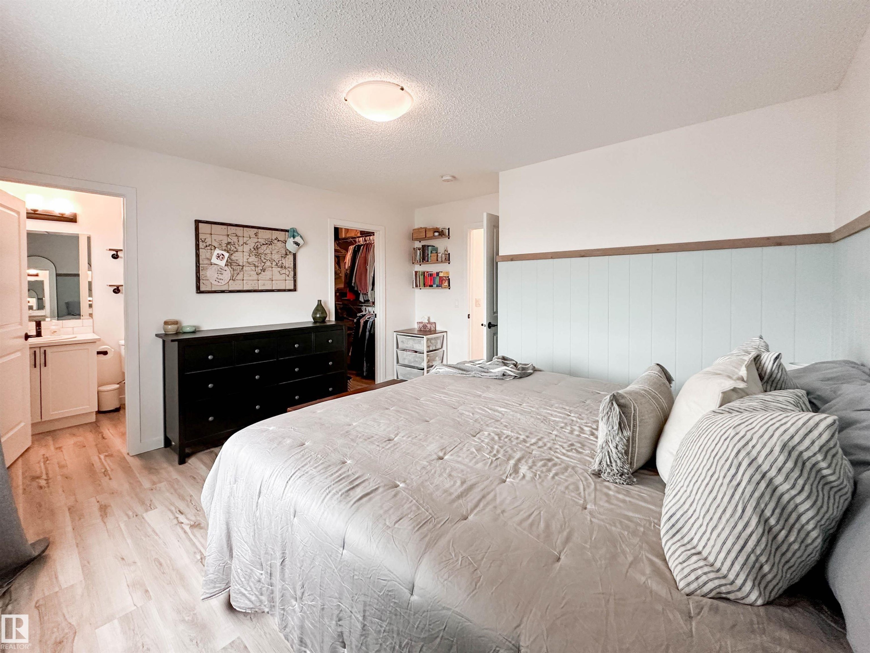 21019 130 Avenue, Edmonton, AB - Indoor Photo Showing Bedroom