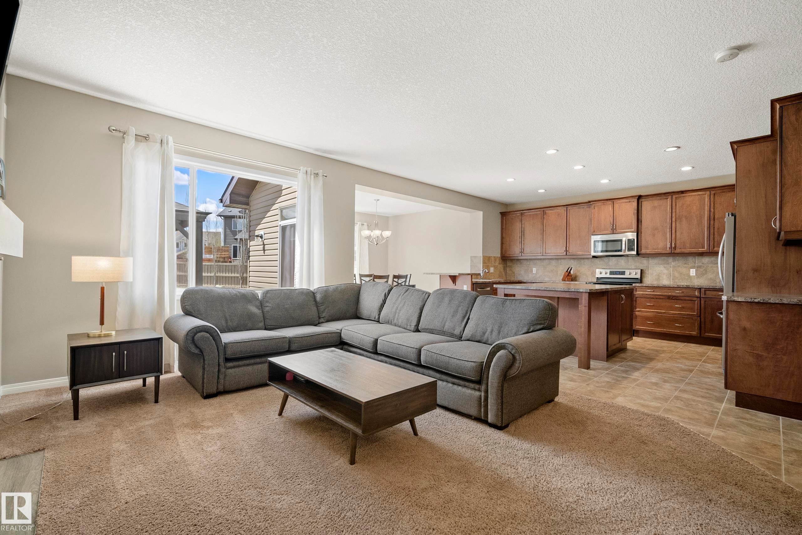 3510 Abbott Close, Edmonton, AB - Indoor Photo Showing Living Room
