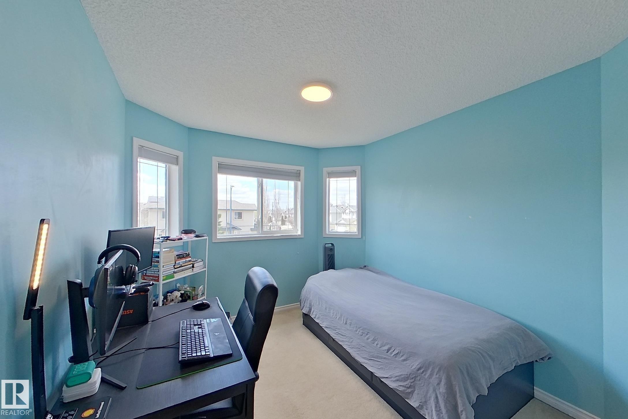 3540 Mclean Crescent, Edmonton, AB - Indoor Photo Showing Bedroom