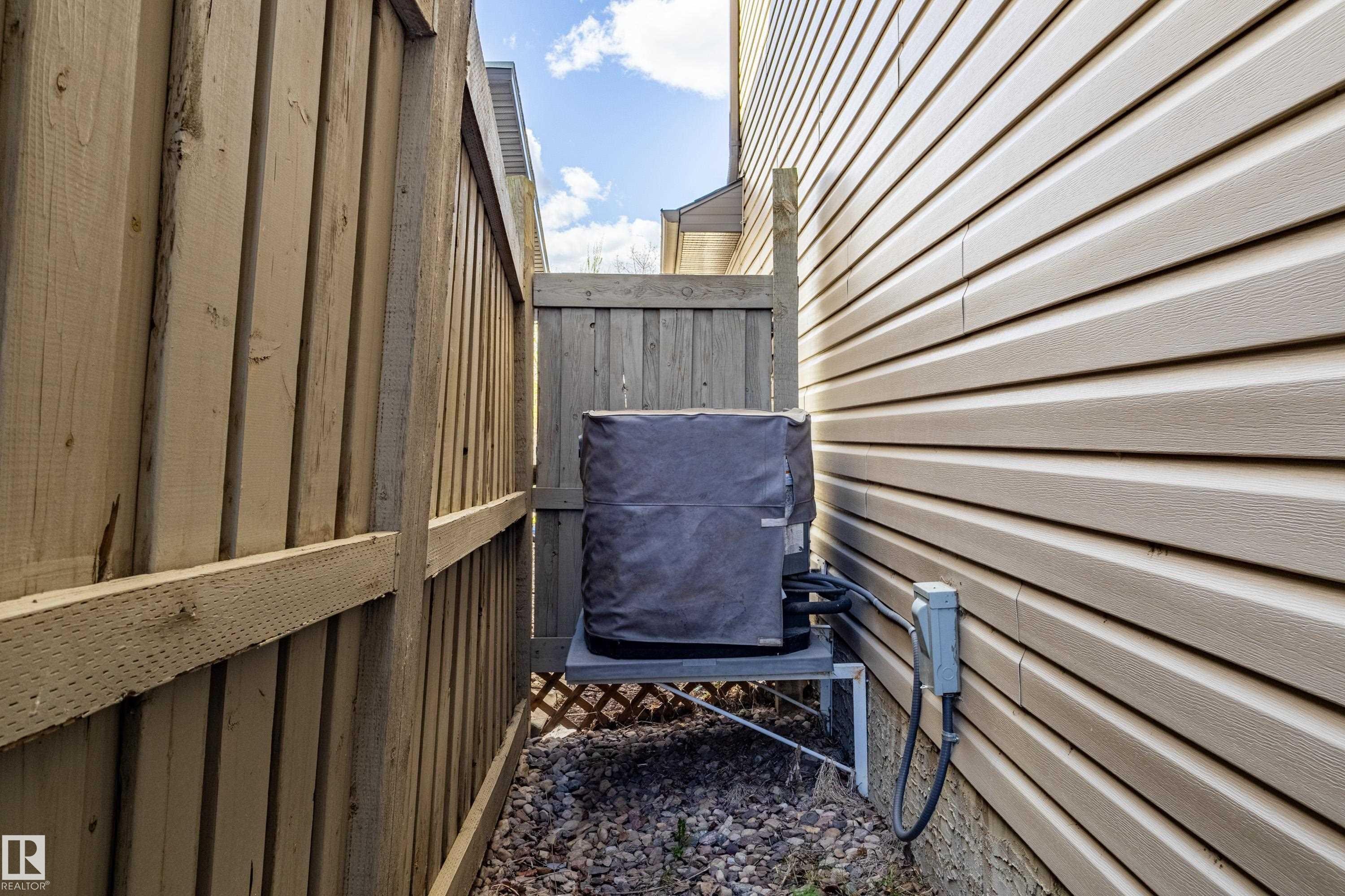 3540 Mclean Crescent, Edmonton, AB - Outdoor With Exterior