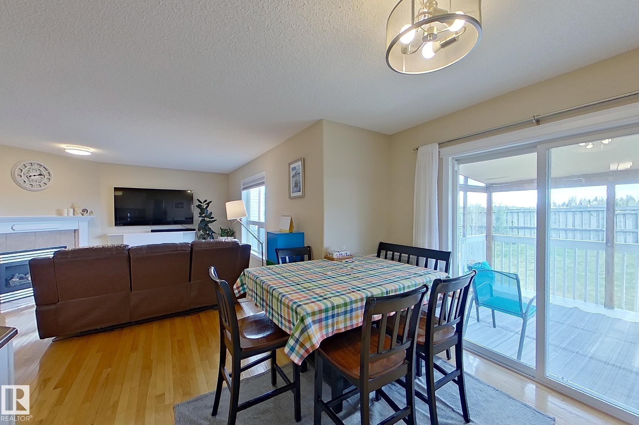 3540 Mclean Crescent, Edmonton, AB - Indoor Photo Showing Dining Room