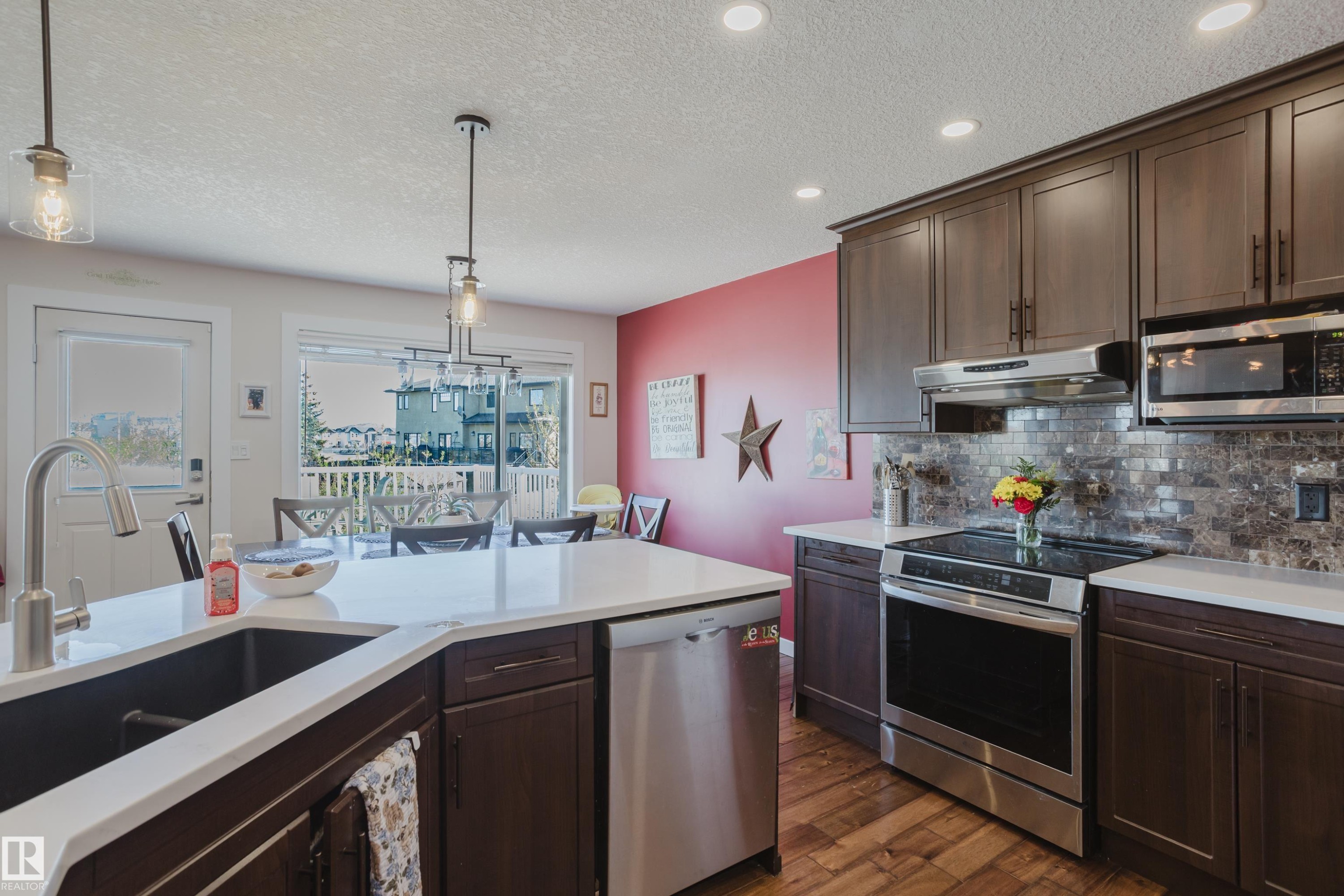 16620 81 Street, Edmonton, AB - Indoor Photo Showing Kitchen With Double Sink With Upgraded Kitchen