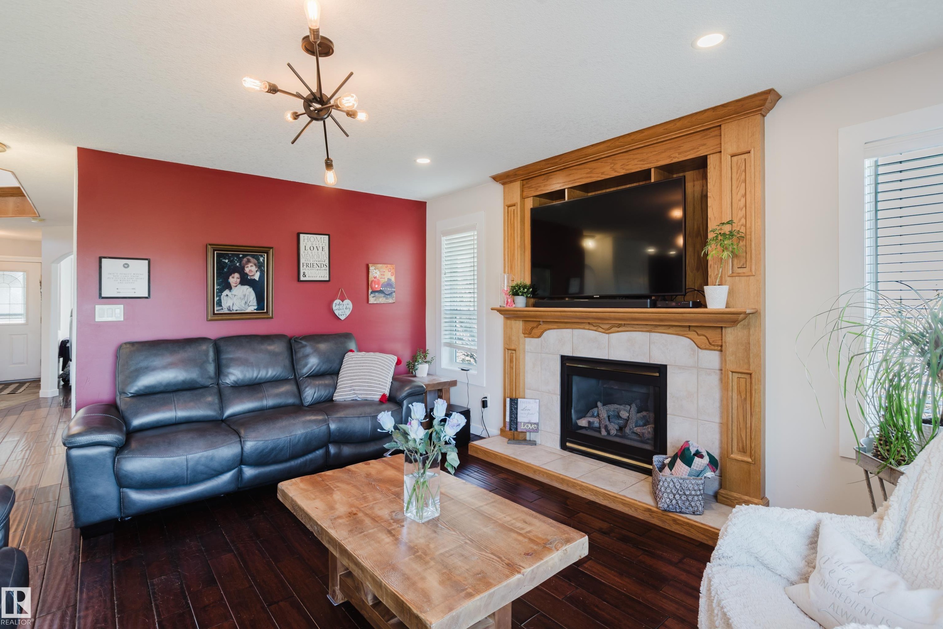 16620 81 Street, Edmonton, AB - Indoor Photo Showing Living Room With Fireplace