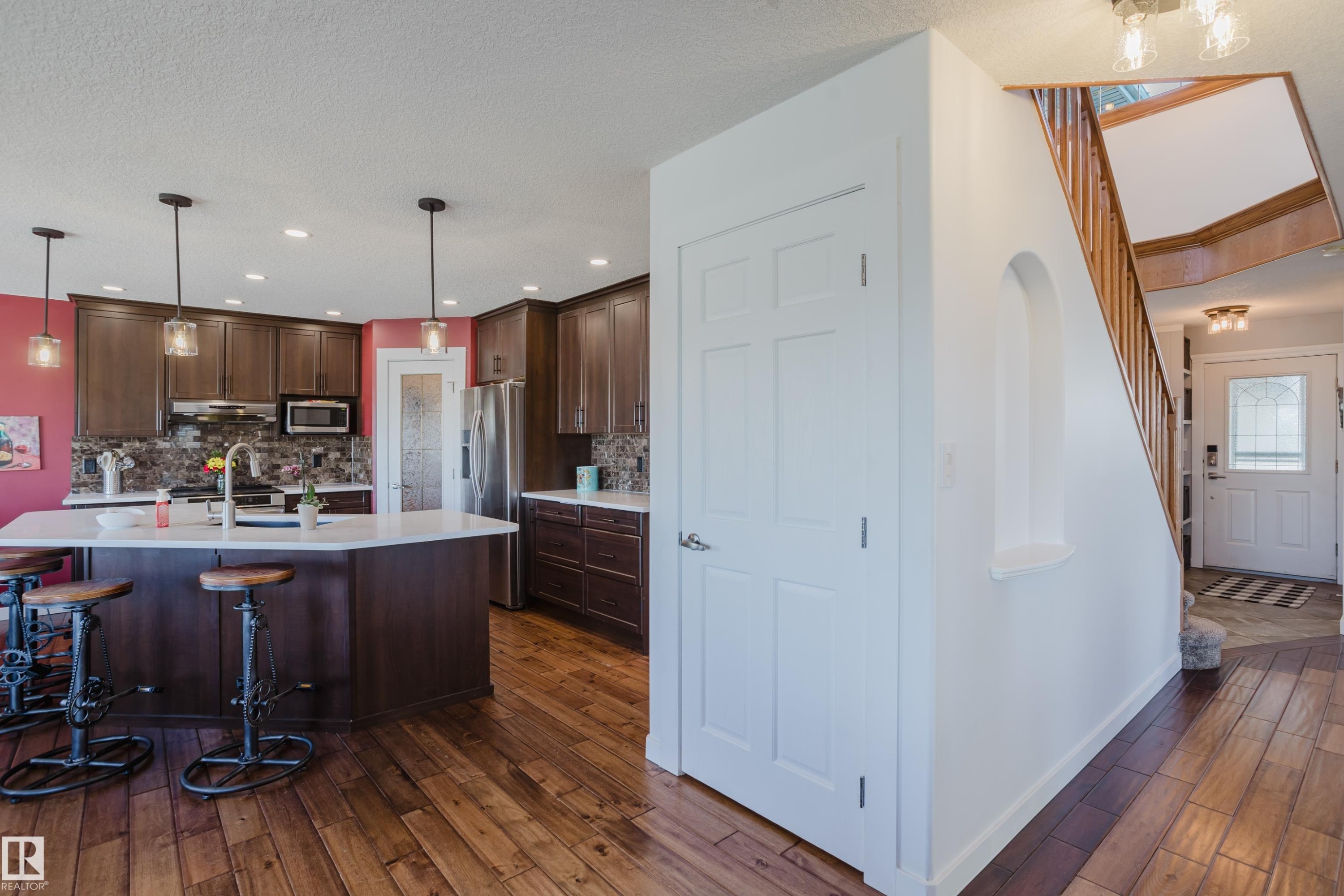 16620 81 Street, Edmonton, AB - Indoor Photo Showing Kitchen With Upgraded Kitchen