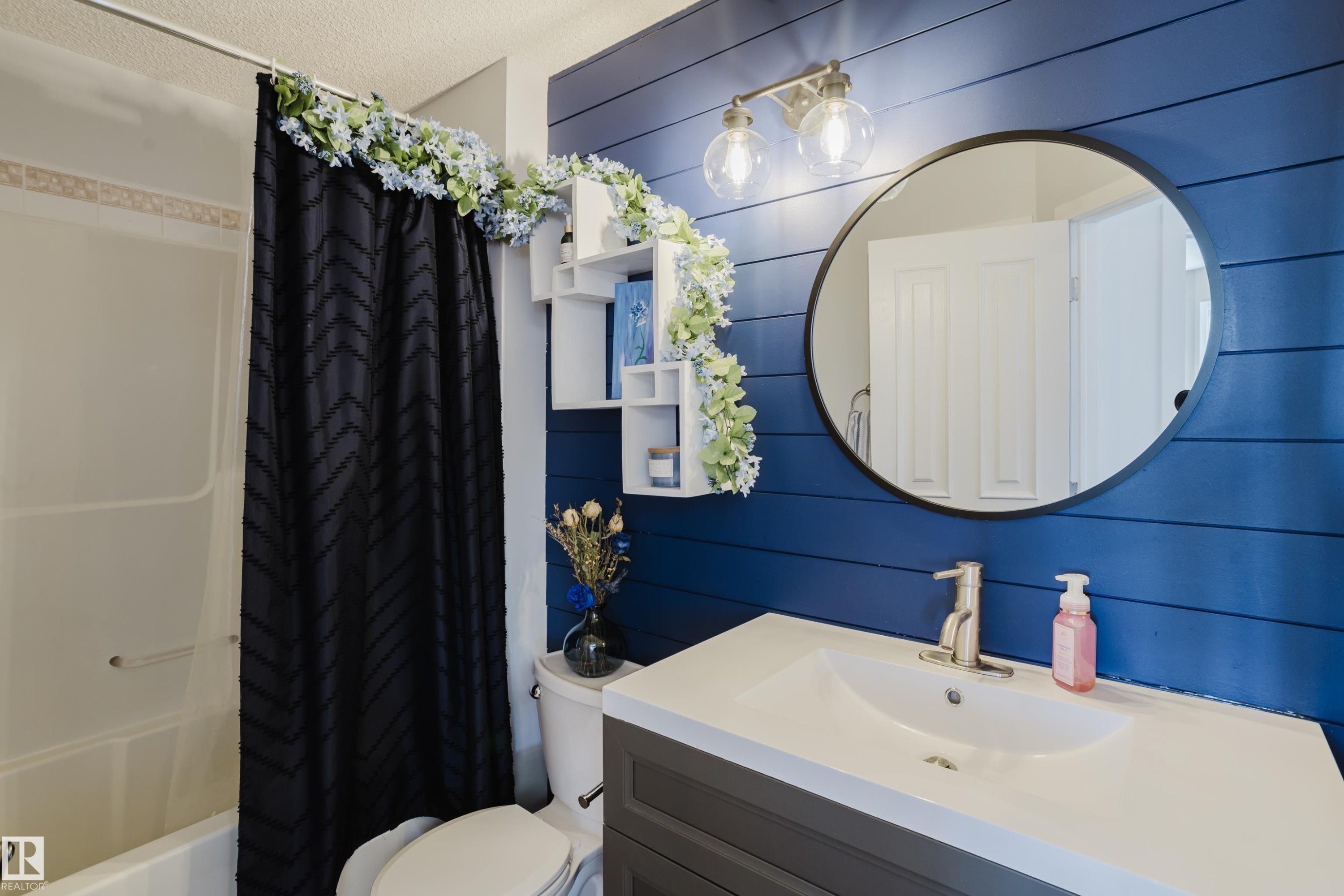 16620 81 Street, Edmonton, AB - Indoor Photo Showing Bathroom