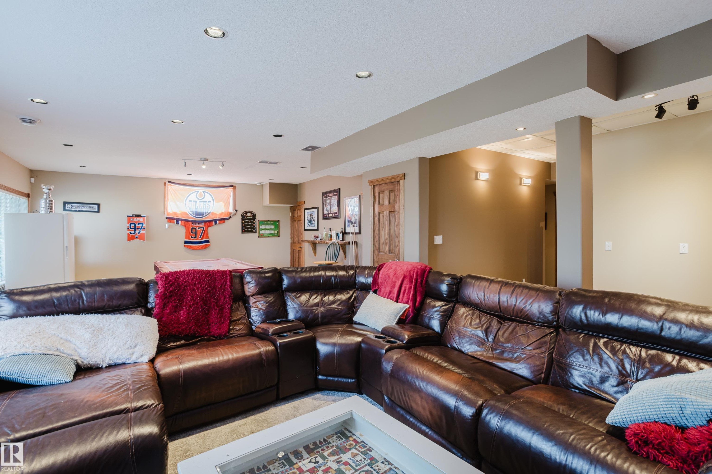 16620 81 Street, Edmonton, AB - Indoor Photo Showing Living Room